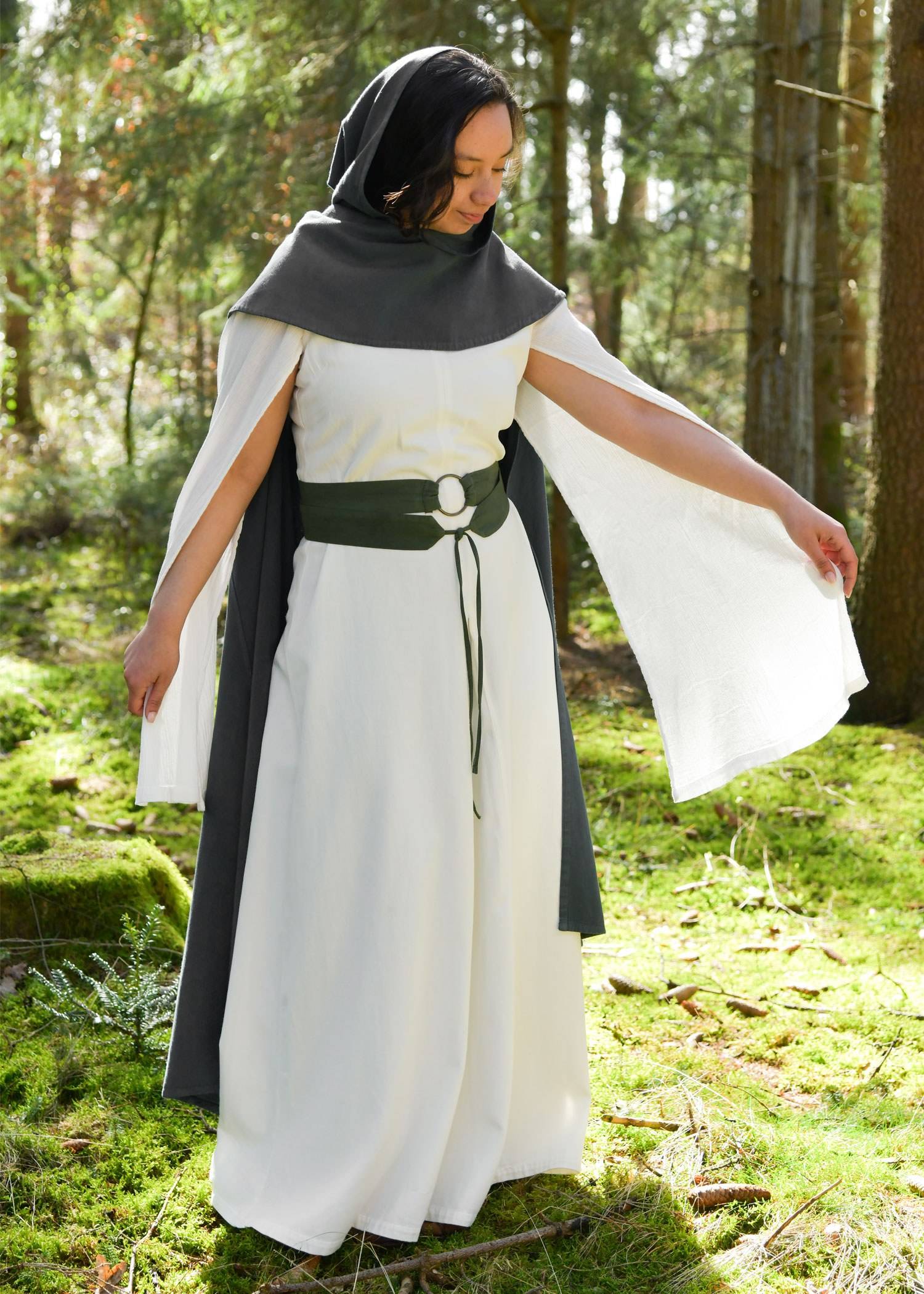 ​Elegantes Kleid mit langen Ärmeln, natur