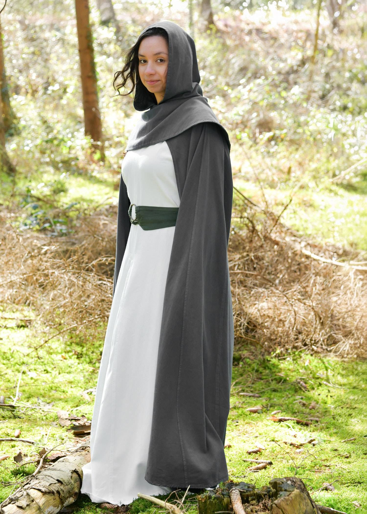 ​Elegantes Kleid mit langen Ärmeln, natur