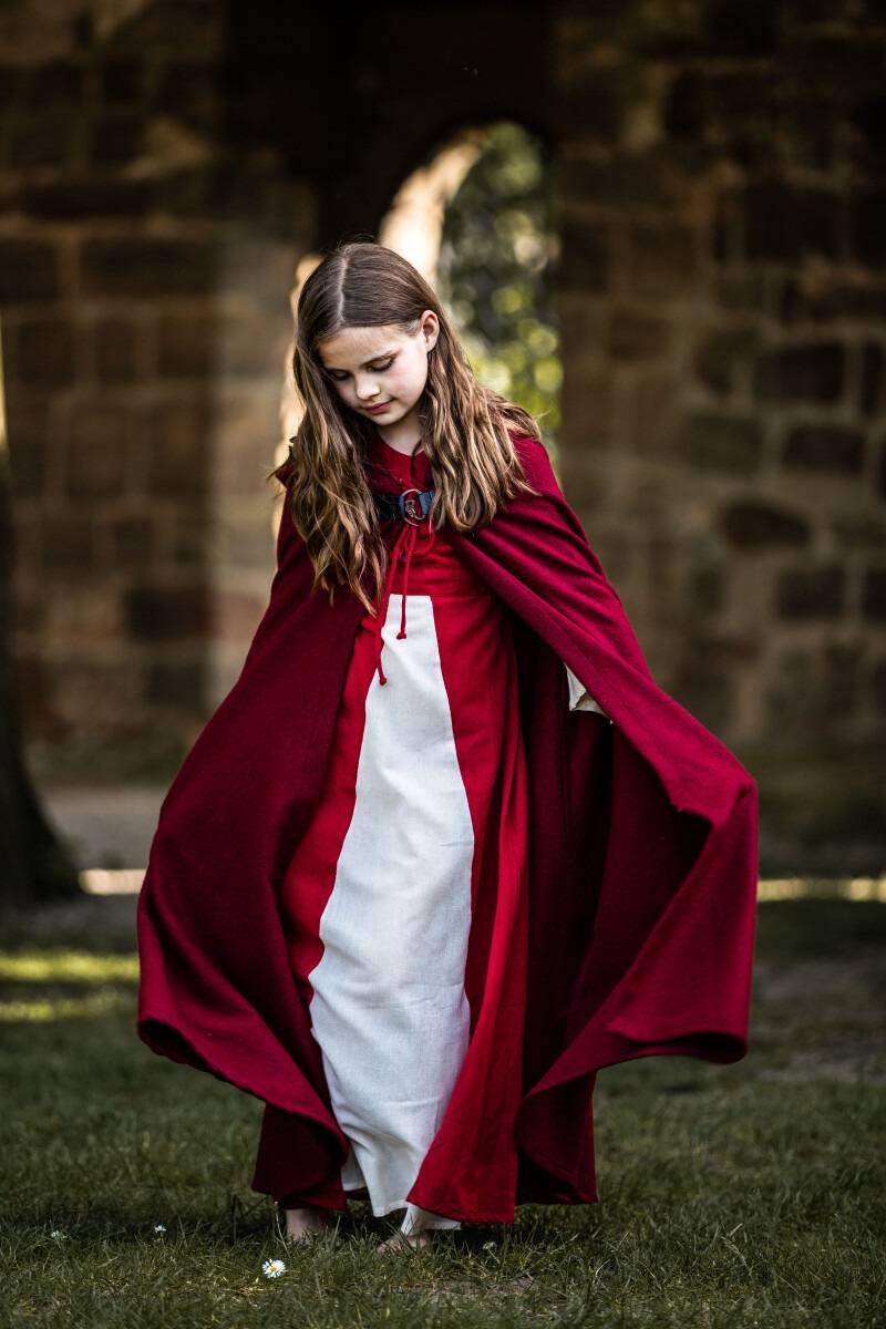 Middeleeuwse Kindercape - mantel in de kleur rood, met Drakensluiting aan de voorkant