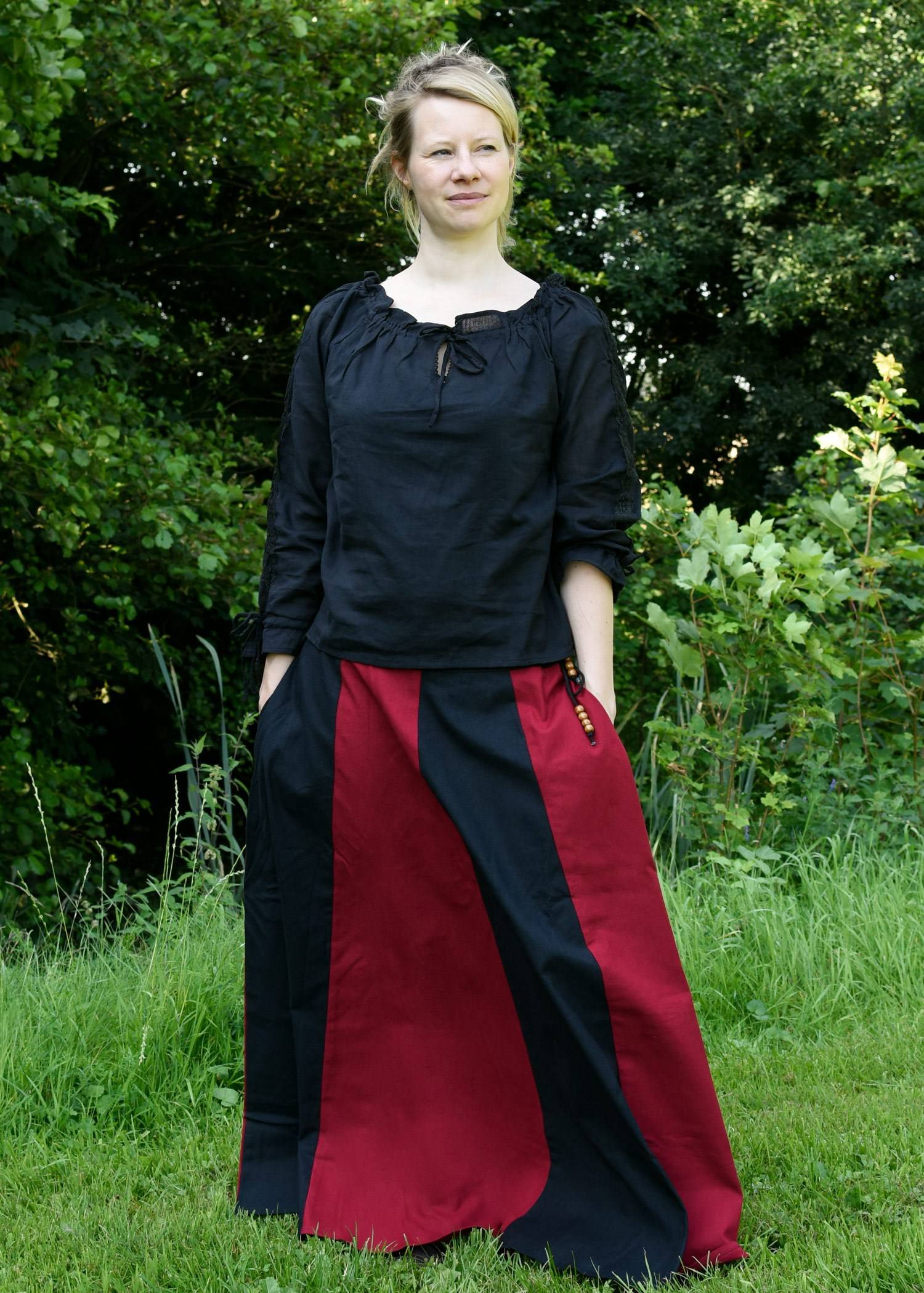Middeleeuwse Rok, wijd uitlopend in Zwart/Rood