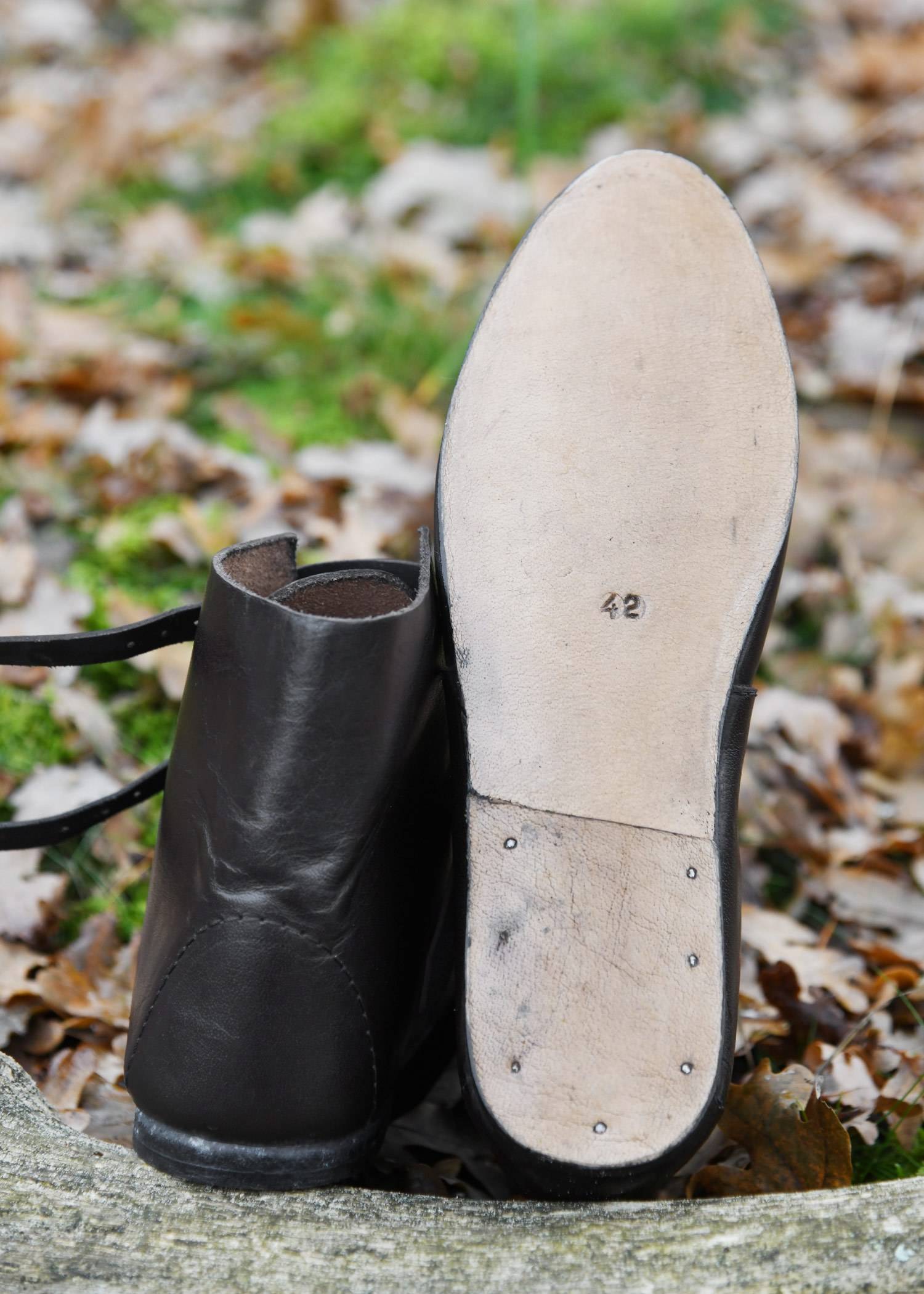 Mittelalterliche Schnallenschuhe, ca. 1250 bis 1500 dunkelbraun