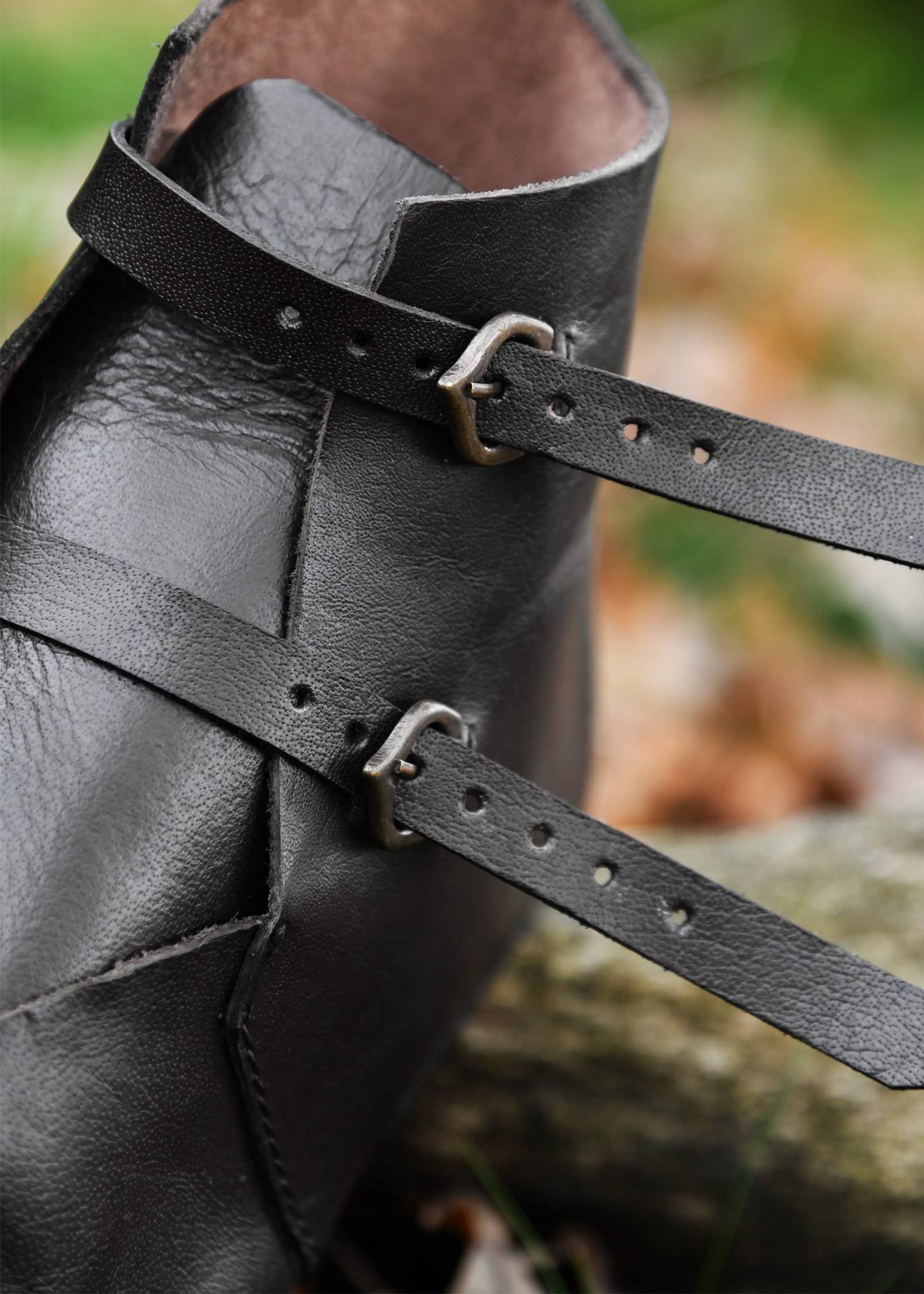 Mittelalterliche Schnallenschuhe, ca. 1250 bis 1500 dunkelbraun