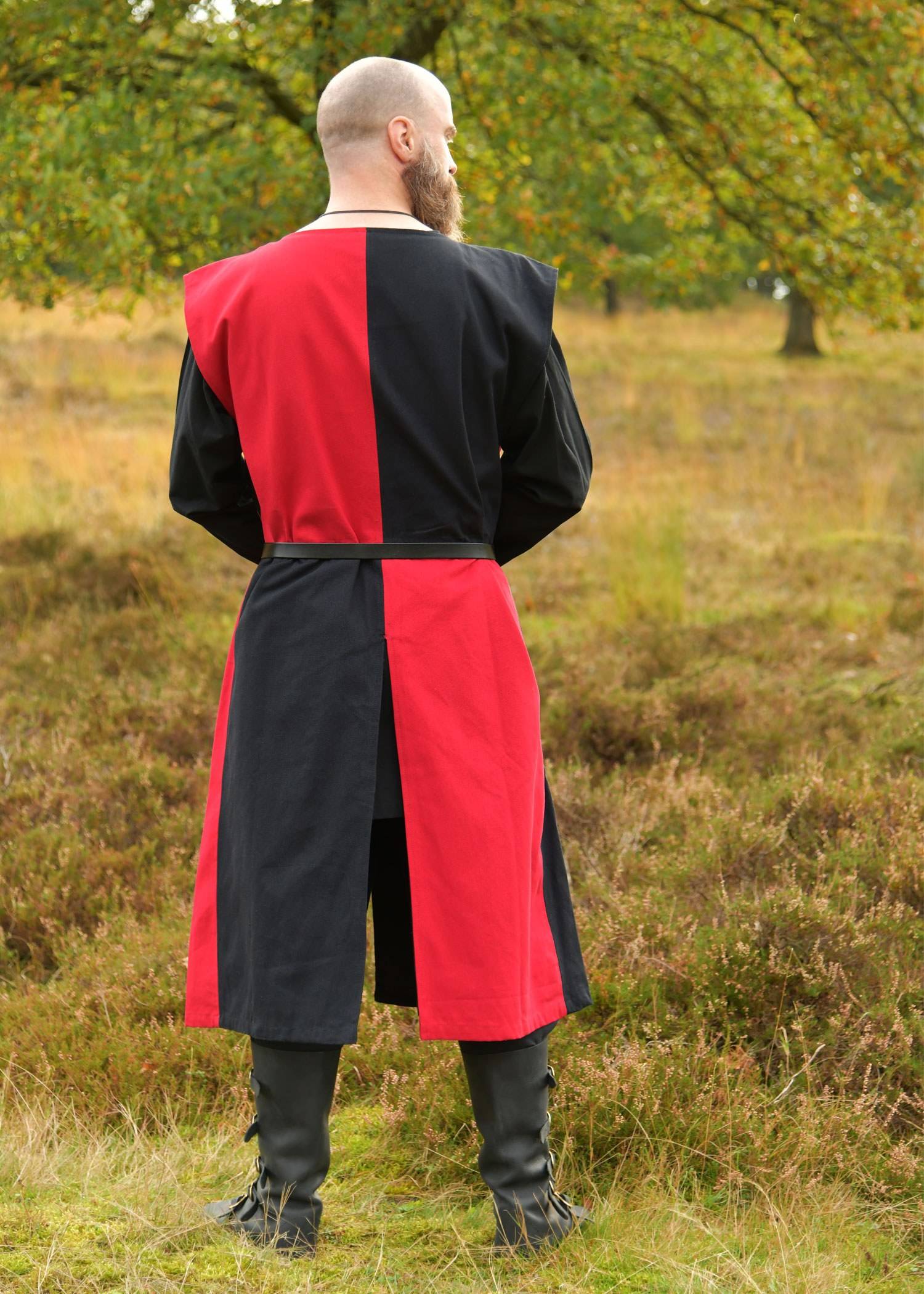 Gefütterter Mittelalterliche Wappenrock mit Löwe, rot/schwarz