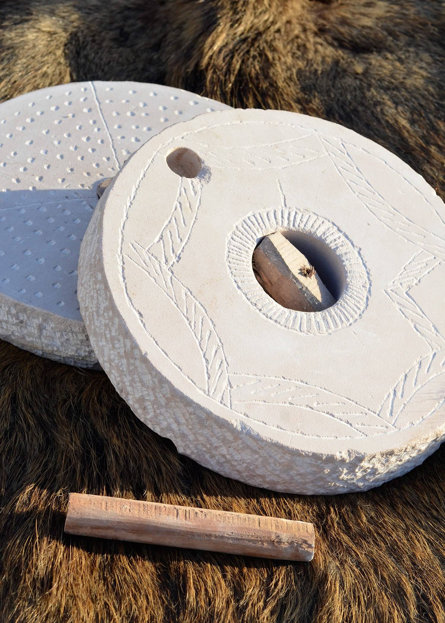 Mittelalter ​Handdrehmühle aus Stein