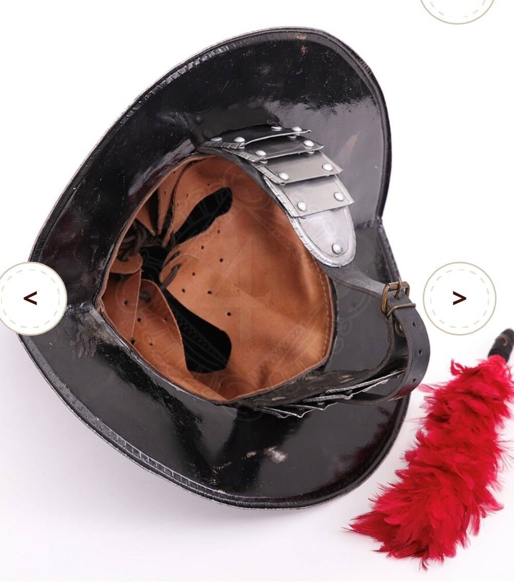 Morion helm met een rode pluim van veren