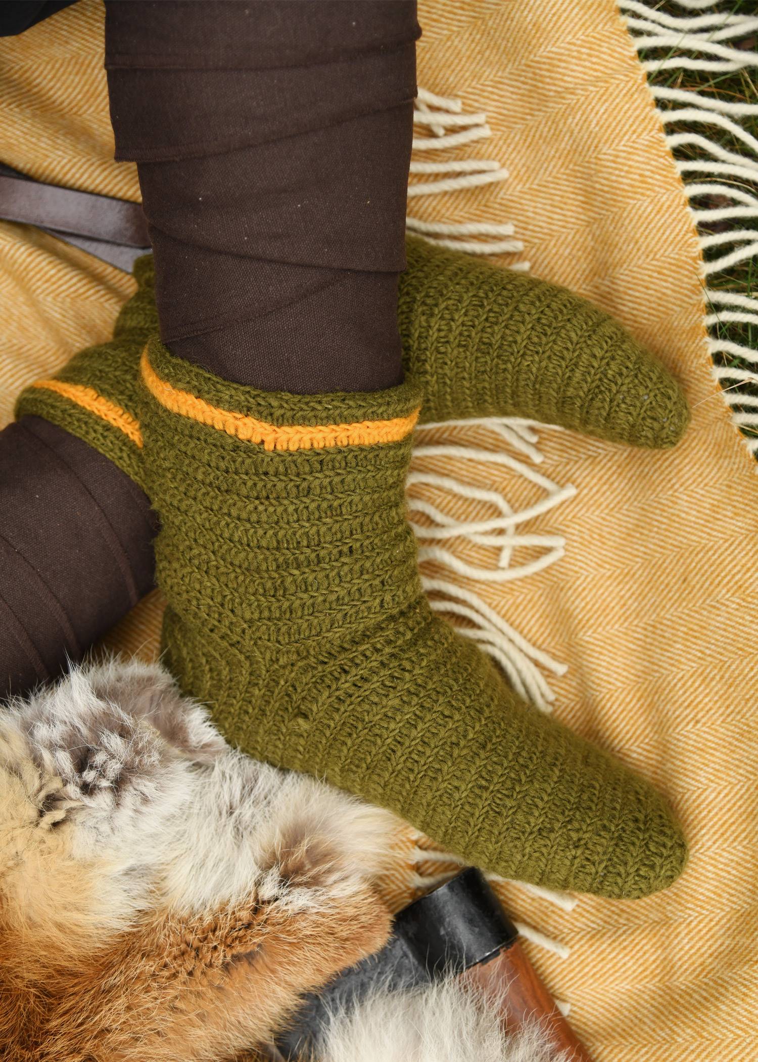 Gehäkelte Wikinger Wollsocken in grün-gelb