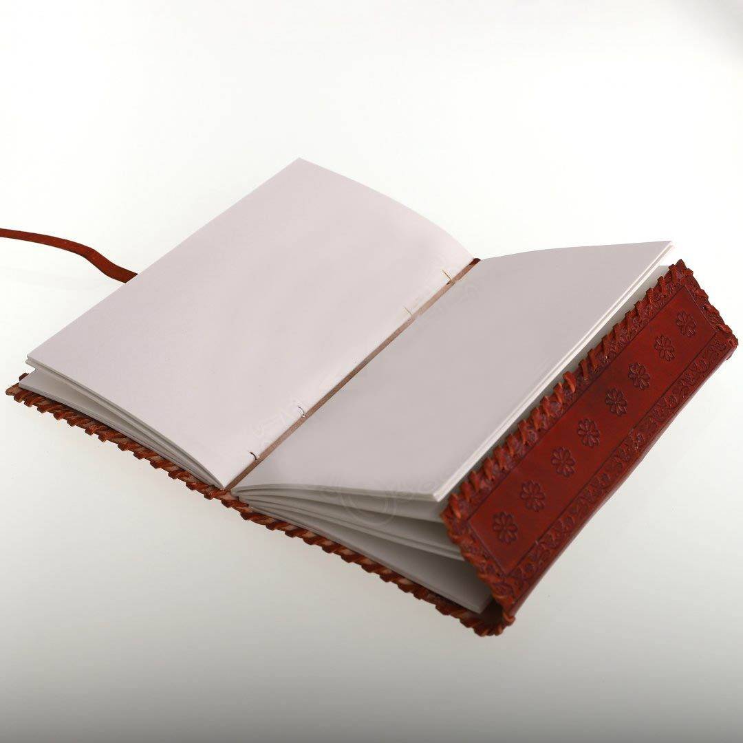 Middeleeuws Lederen Boek met Steen
