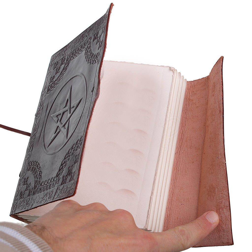 Lederboek met Pentagram