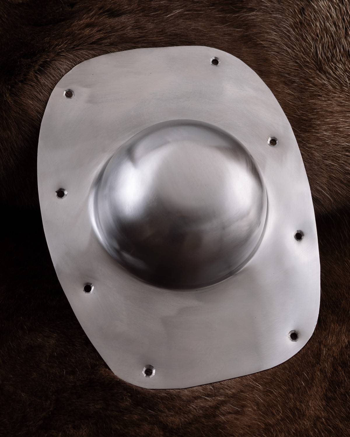 ​Umbo aus Stahl, Römischer Schildbuckel mit Schrauben