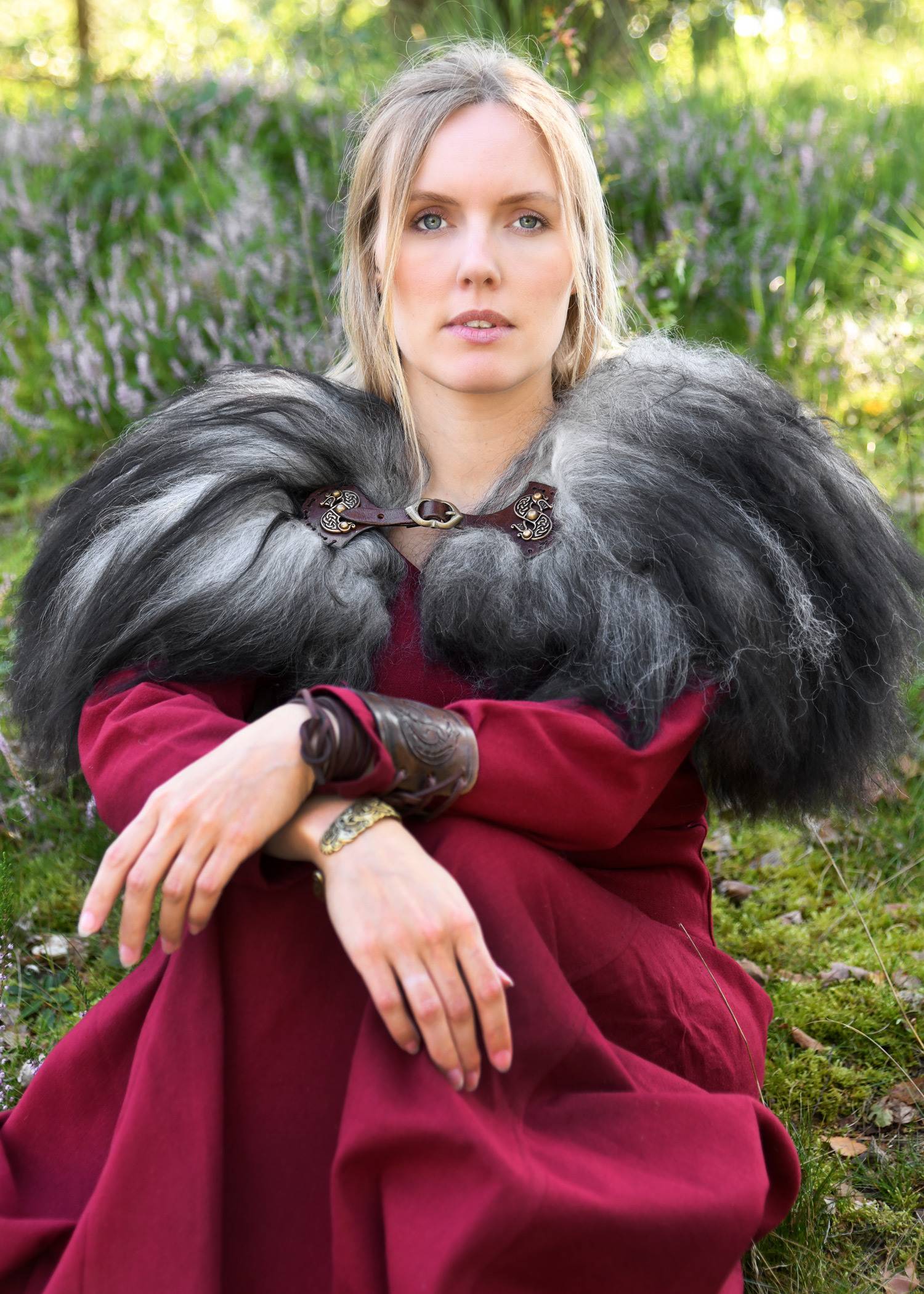 Viking gespsluiting/mantelsluiting gemaakt van leer in bruin of zwart