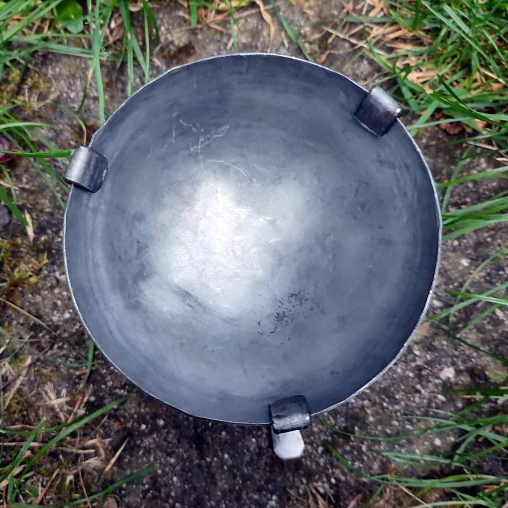Sutton Hoo Gesmede Lamp gebaseerd op de Scheepvondst