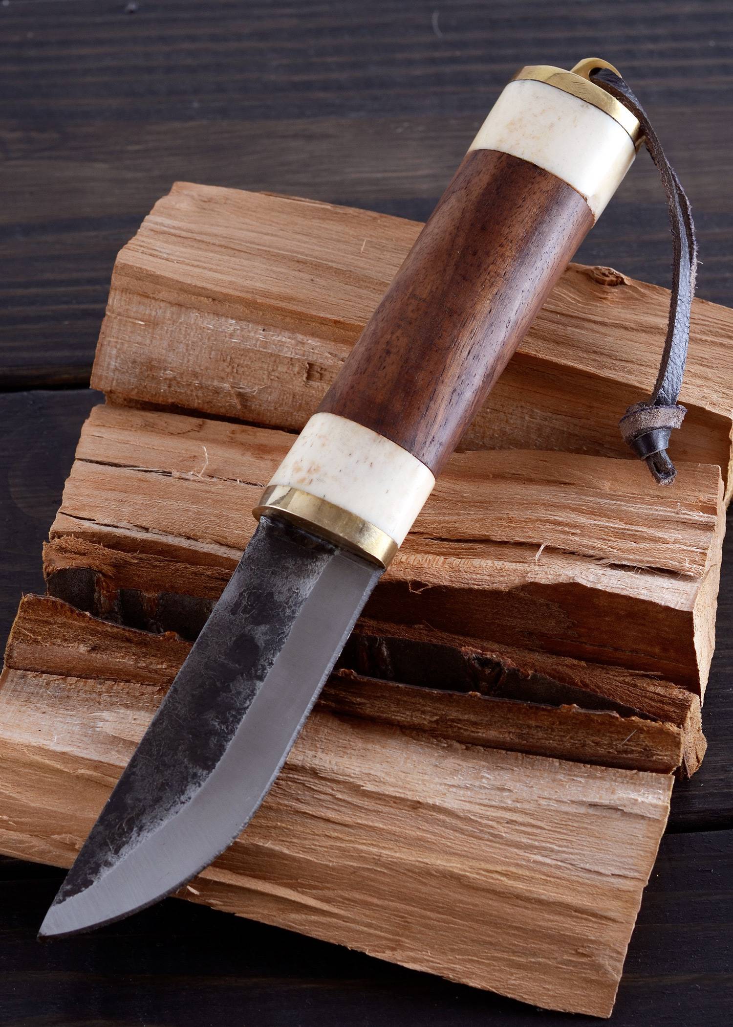 ​Gebrauchsmesser mit Knochen-/Holzgriff und Lederscheide