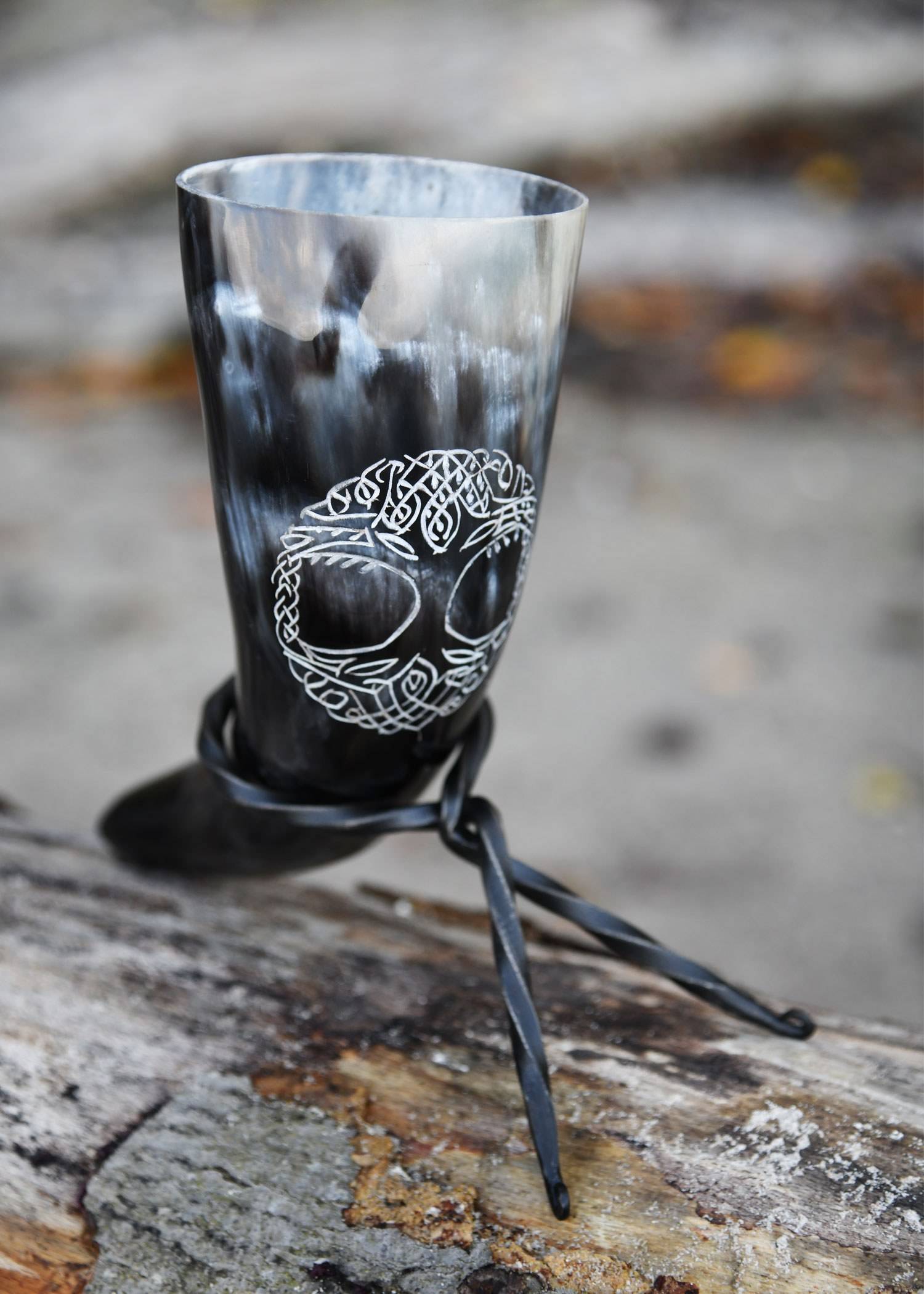 ​Yggdrasil  Drinkhoorn met Standaard