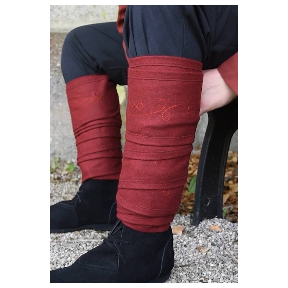 ​​Viking Beenwikkel set met Stiksels van +/- 3.5 meter per Been in Rood