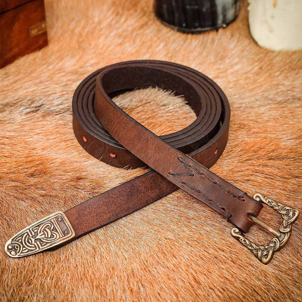 Leren Vikingriem met messing gesp en riemuiteinde, in Birka-stijl (bruin)
