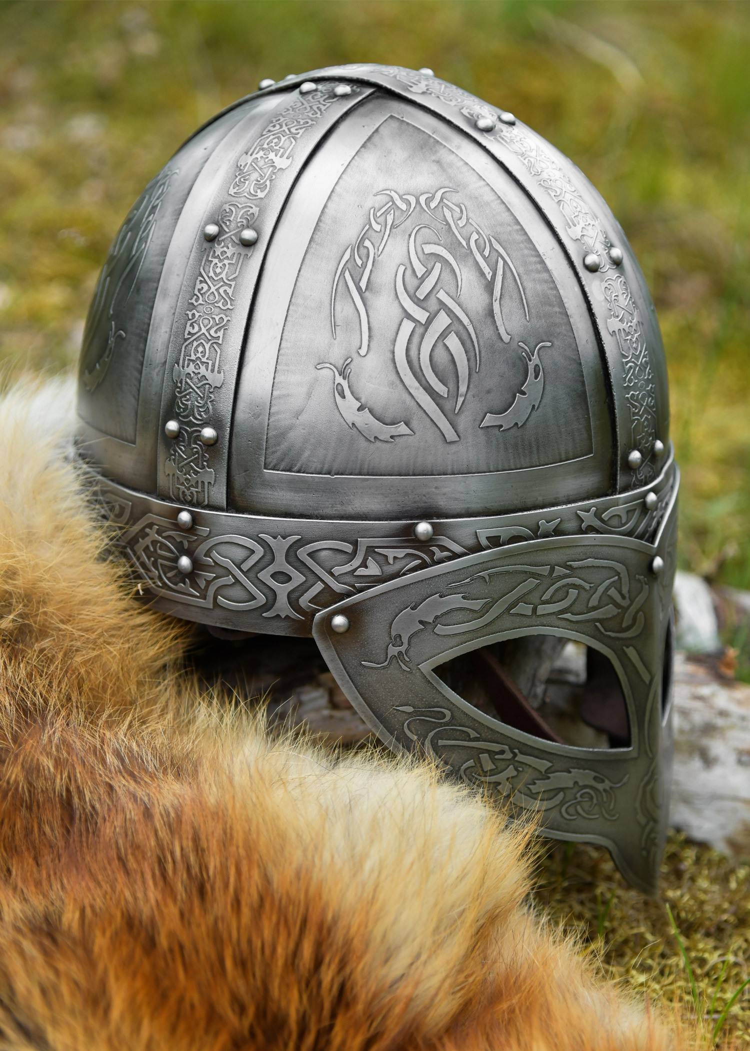 Vikingbrilhelm met leren binnenwerk, 10e eeuw, 1,6 mm staal