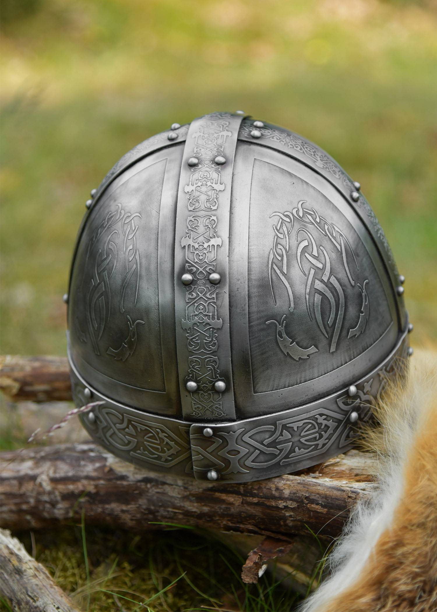 Vikingbrilhelm met leren binnenwerk, 10e eeuw, 1,6 mm staal