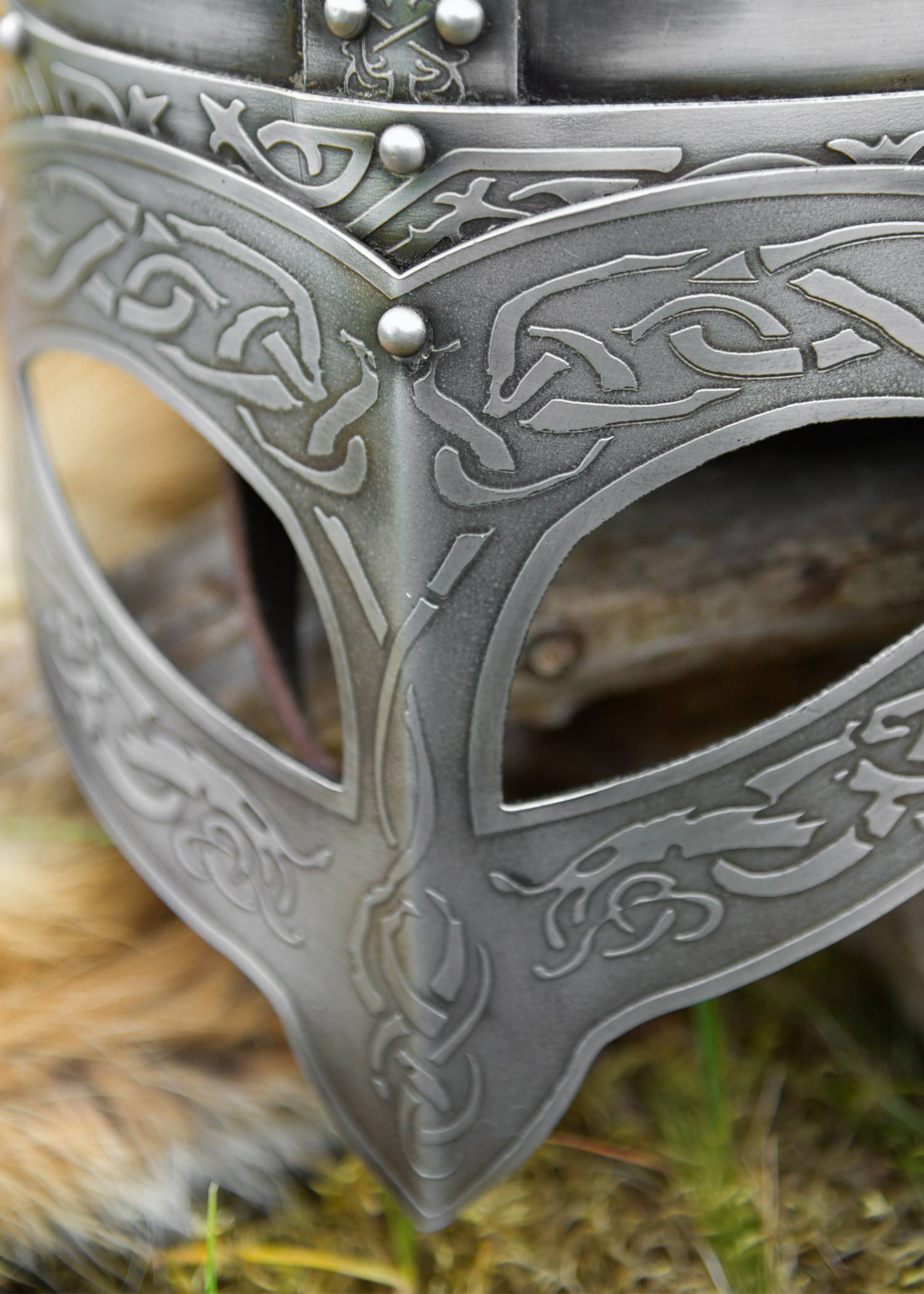 Vikingbrilhelm met leren binnenwerk, 10e eeuw, 1,6 mm staal