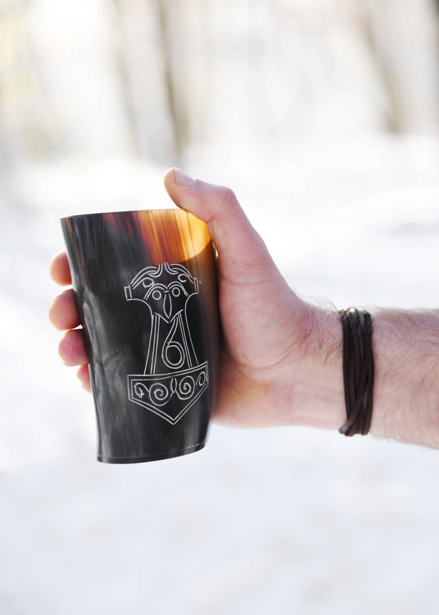 Trinkbecher aus echtem Horn, ohne Henkel mit Mjölnir, Thorshammer
