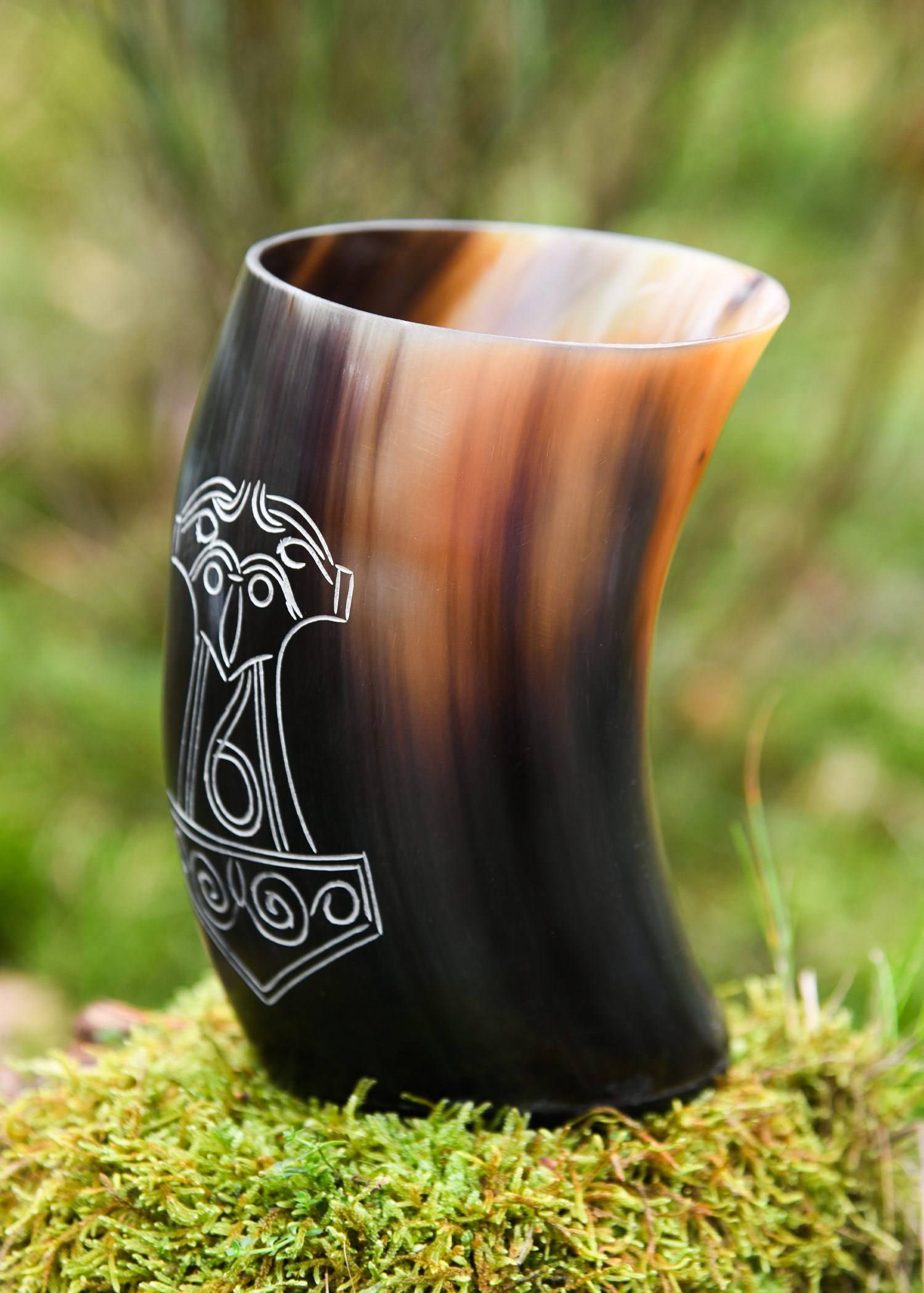 Trinkbecher aus echtem Horn, ohne Henkel mit Mjölnir, Thorshammer