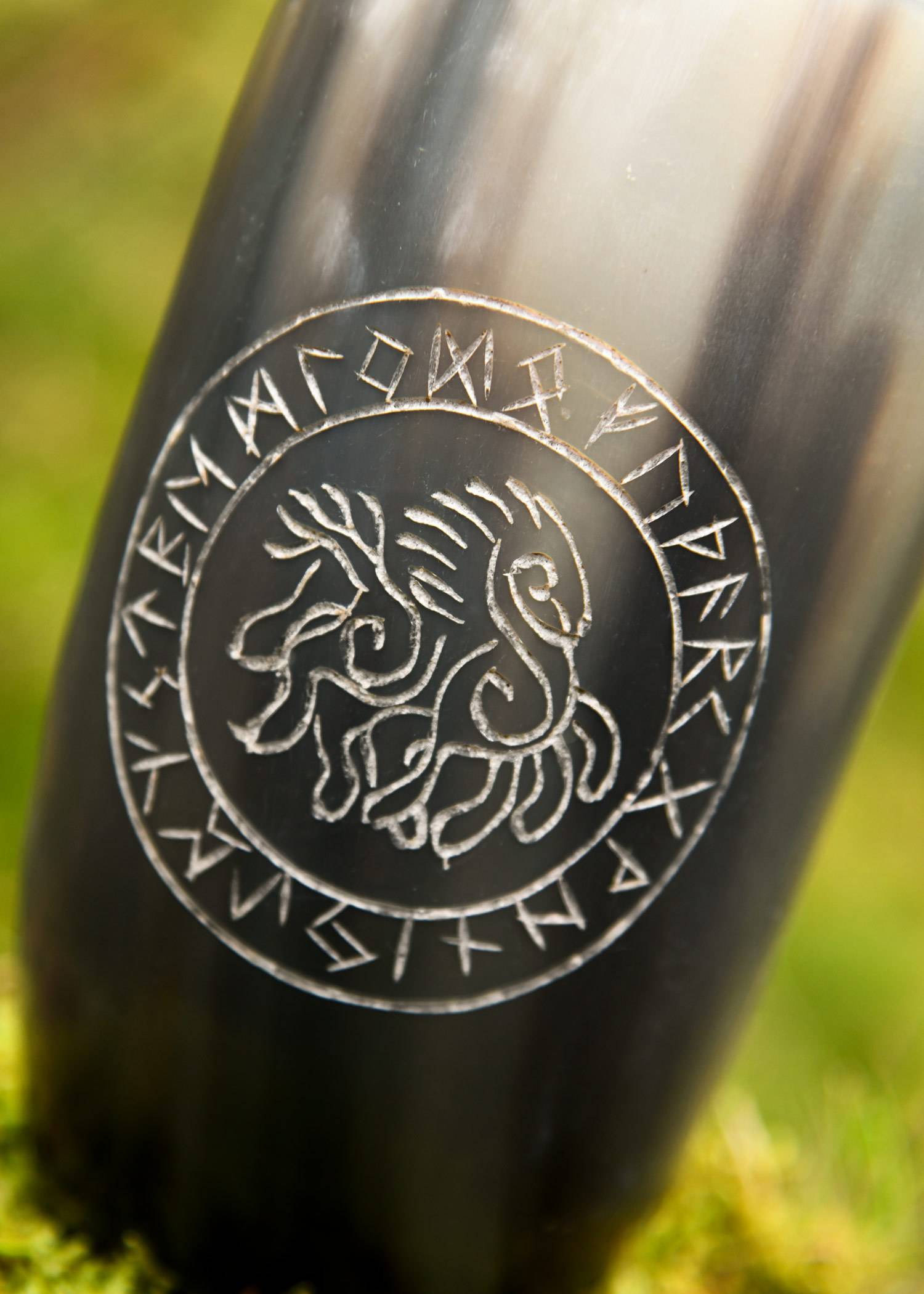 Viking Drinkbeker met Sleipnir, gemaakt van echt hoorn, zonder handvat