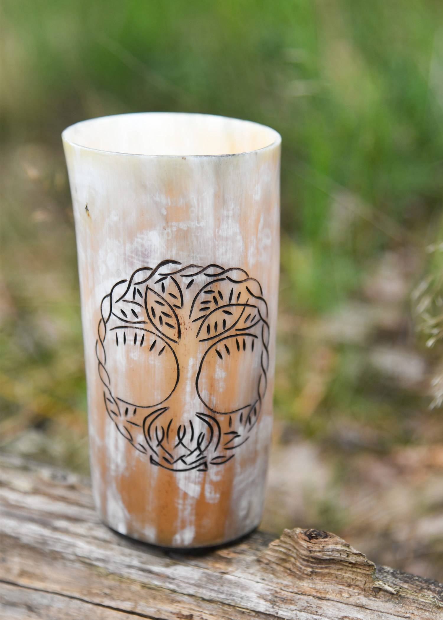 Wikinger Yggdrasil ​Trinkbecher aus echtem Horn, ohne Henkel