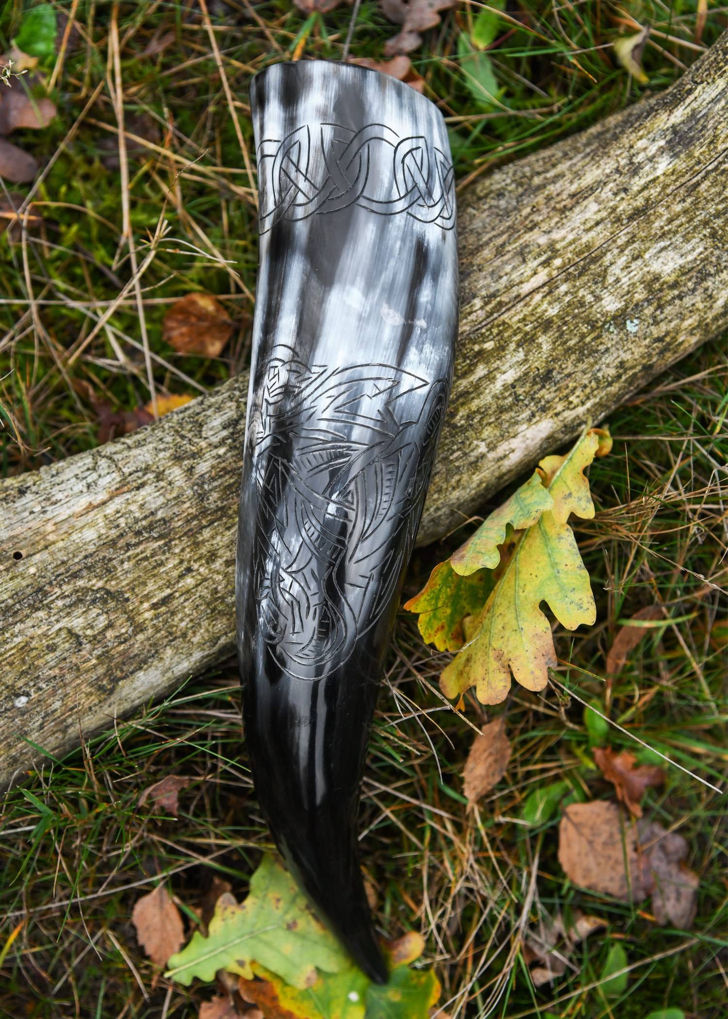 ​Wikinger Trinkhorn aus Horn mit Fenrir-Motiv