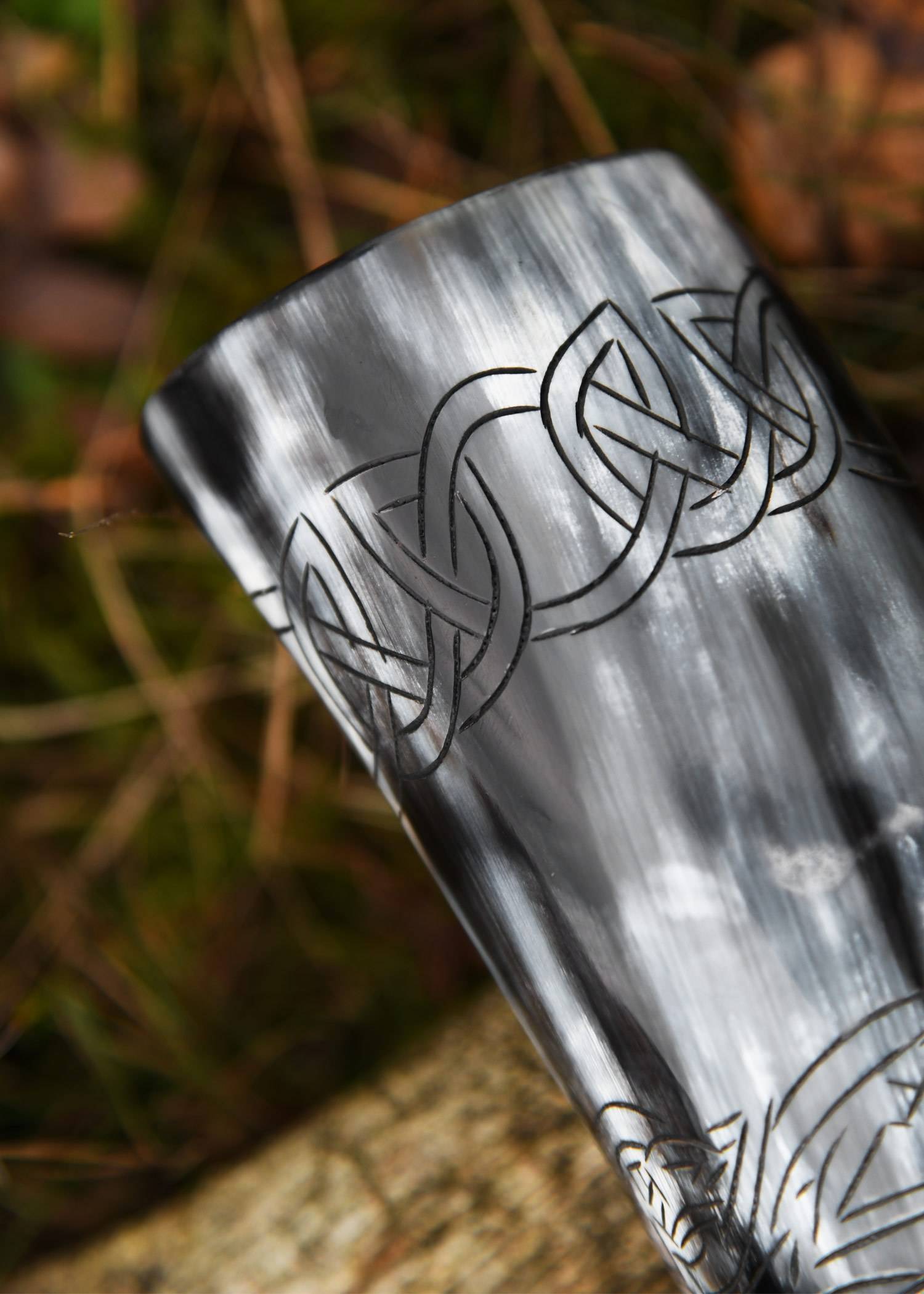 ​Wikinger Trinkhorn aus Horn mit Fenrir-Motiv