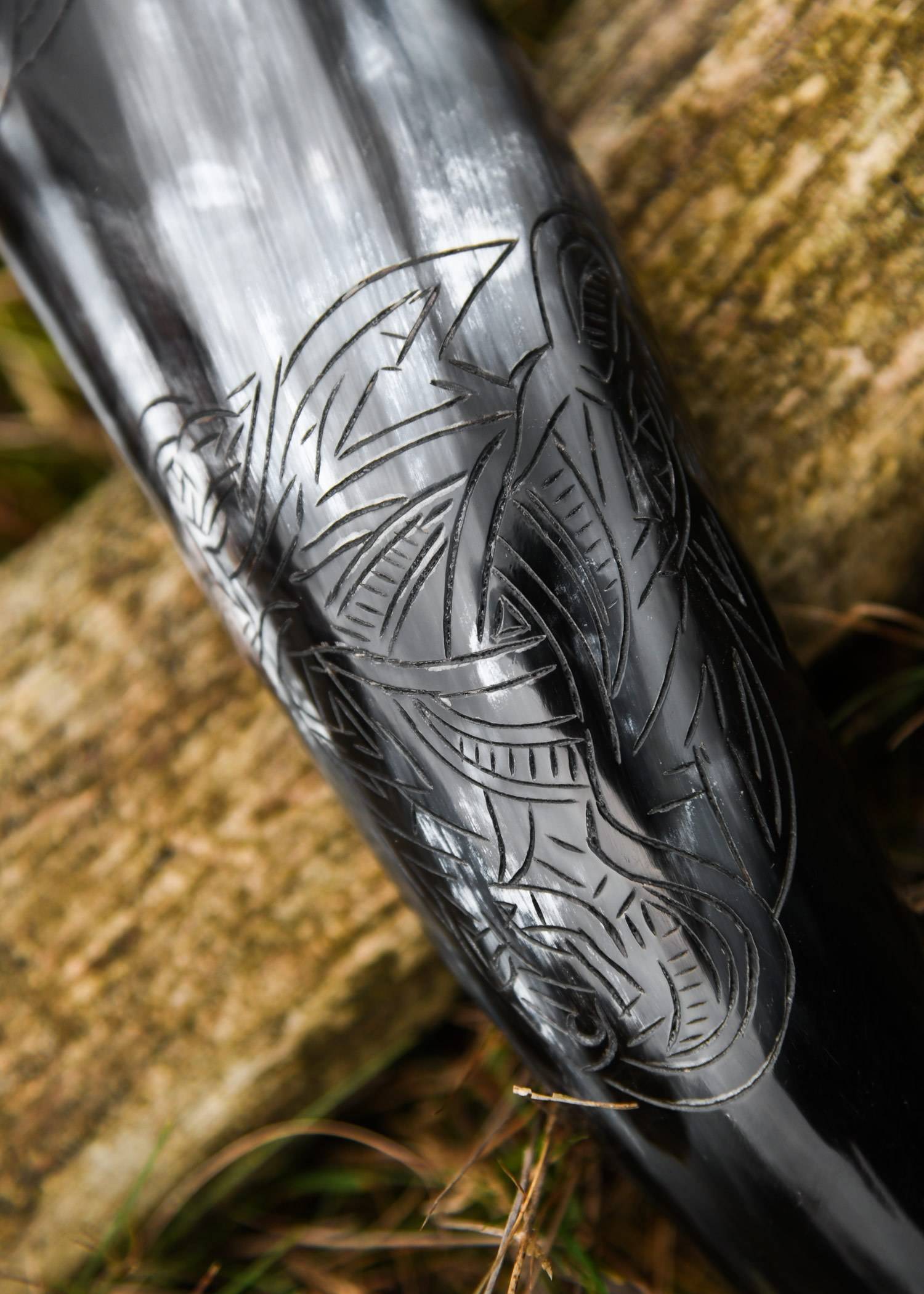 ​Wikinger Trinkhorn aus Horn mit Fenrir-Motiv