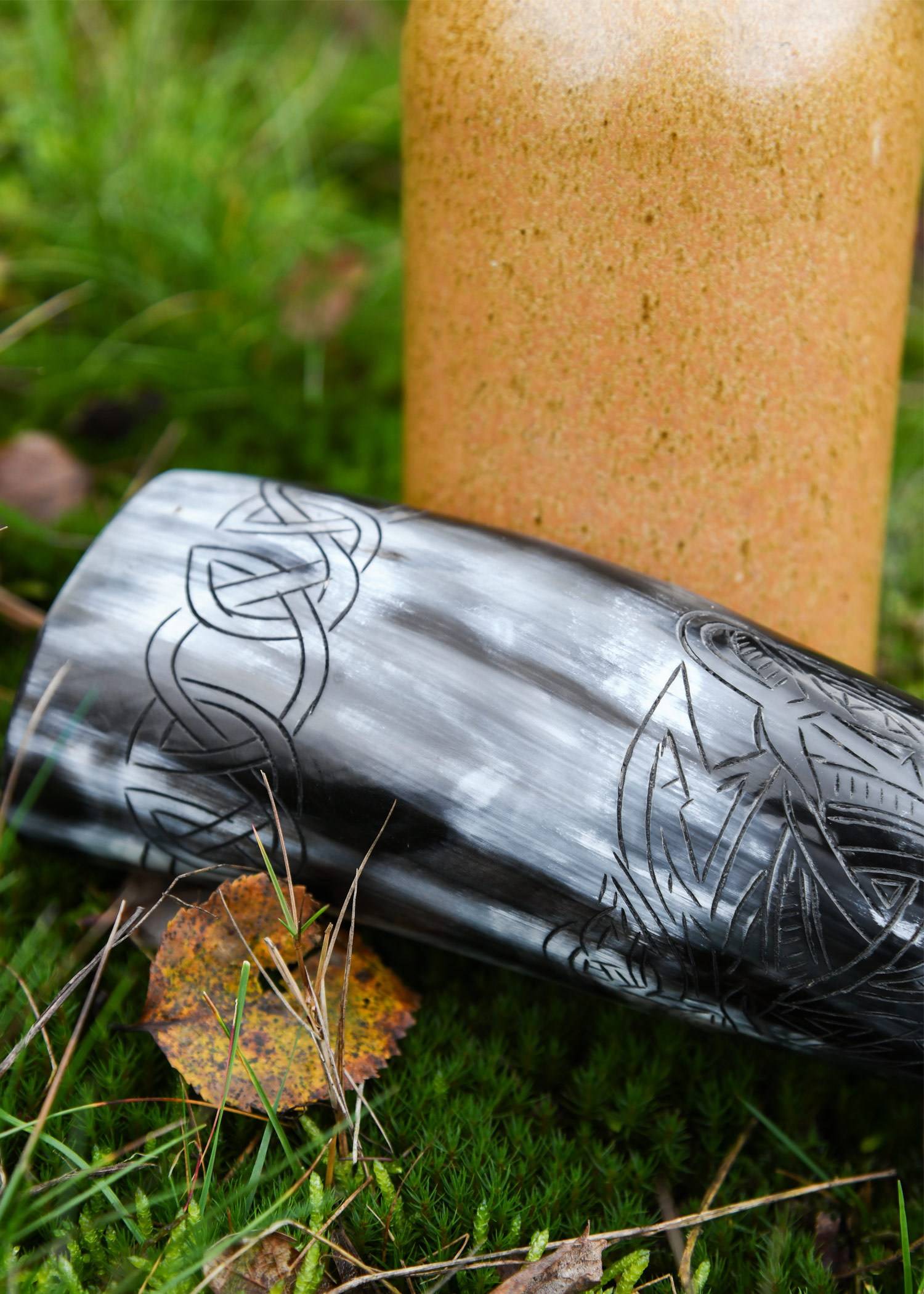 ​Wikinger Trinkhorn aus Horn mit Fenrir-Motiv