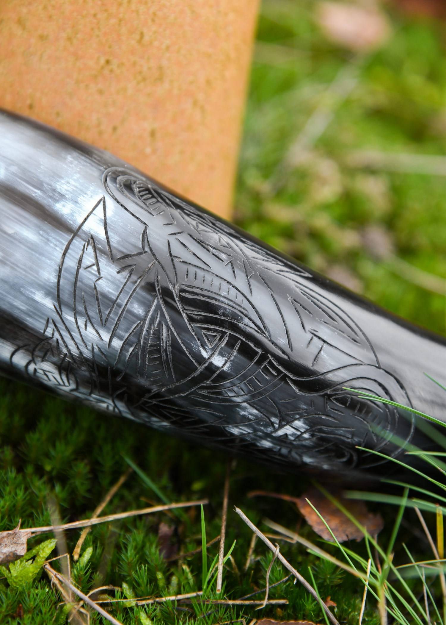 ​Wikinger Trinkhorn aus Horn mit Fenrir-Motiv