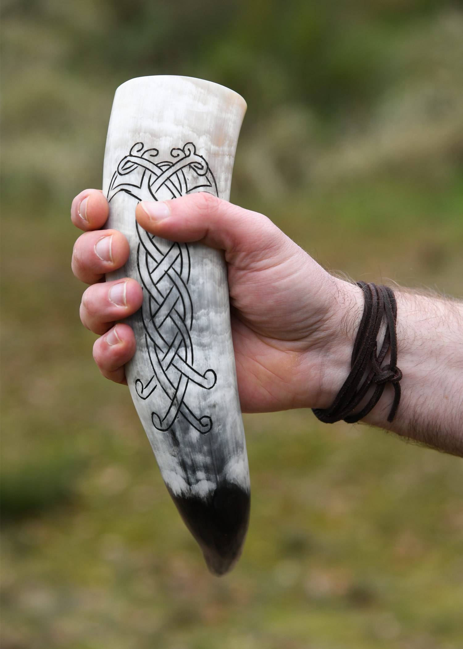 Viking Drinkhoorn van Hoorn met Raven in Knooppatroon