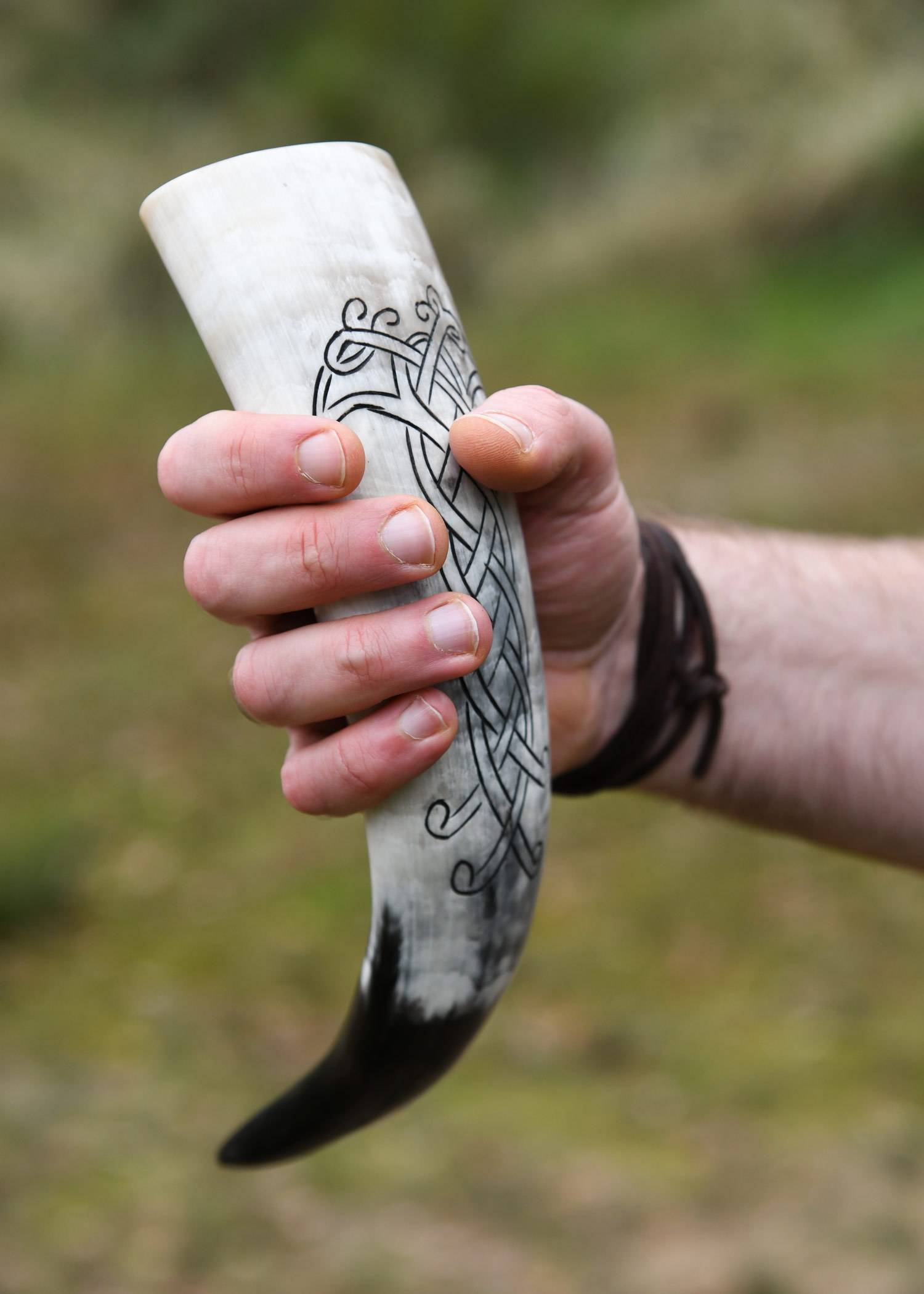 Viking Drinkhoorn van Hoorn met Raven in Knooppatroon