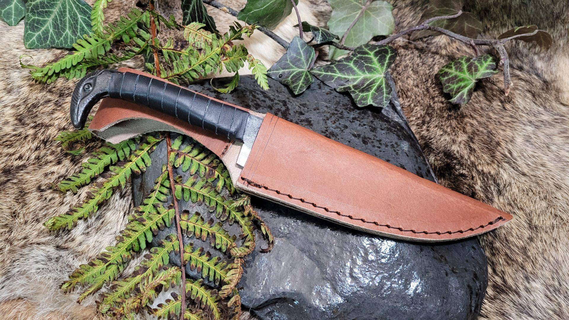 Wikinger Messer ca. 27 cm inkl. Ledergriff, Rabenknauf und Lederscheide