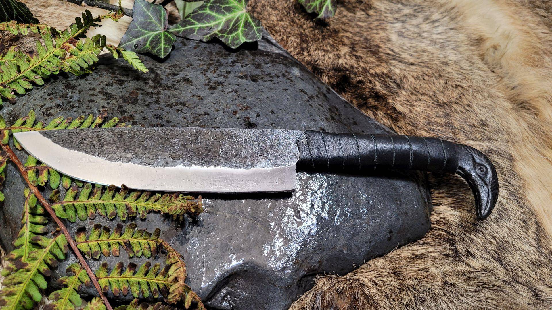 Wikinger Messer ca. 27 cm inkl. Ledergriff, Rabenknauf und Lederscheide