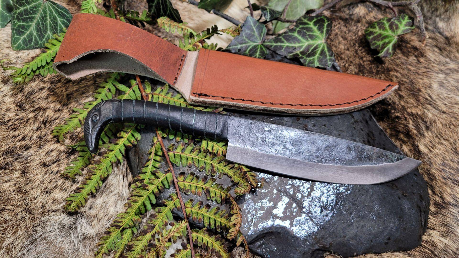 Wikinger Messer ca. 27 cm inkl. Ledergriff, Rabenknauf und Lederscheide