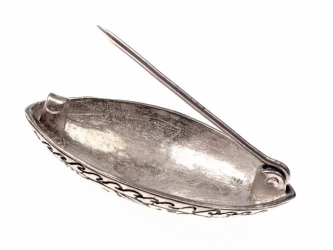 Viking Schildpad Ovaal Fibula Verzilverd, 9e eeuws