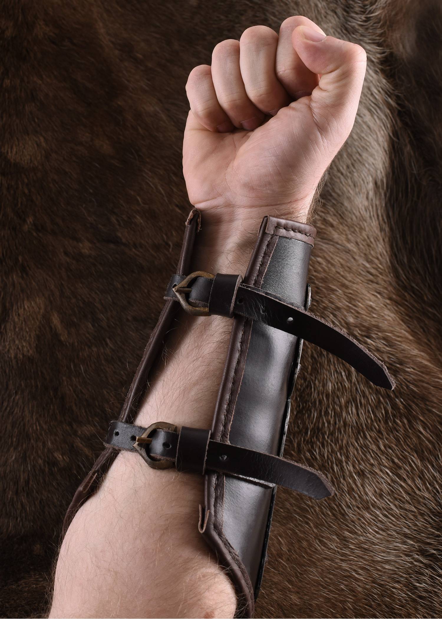 Armbeschermers van staal en leer