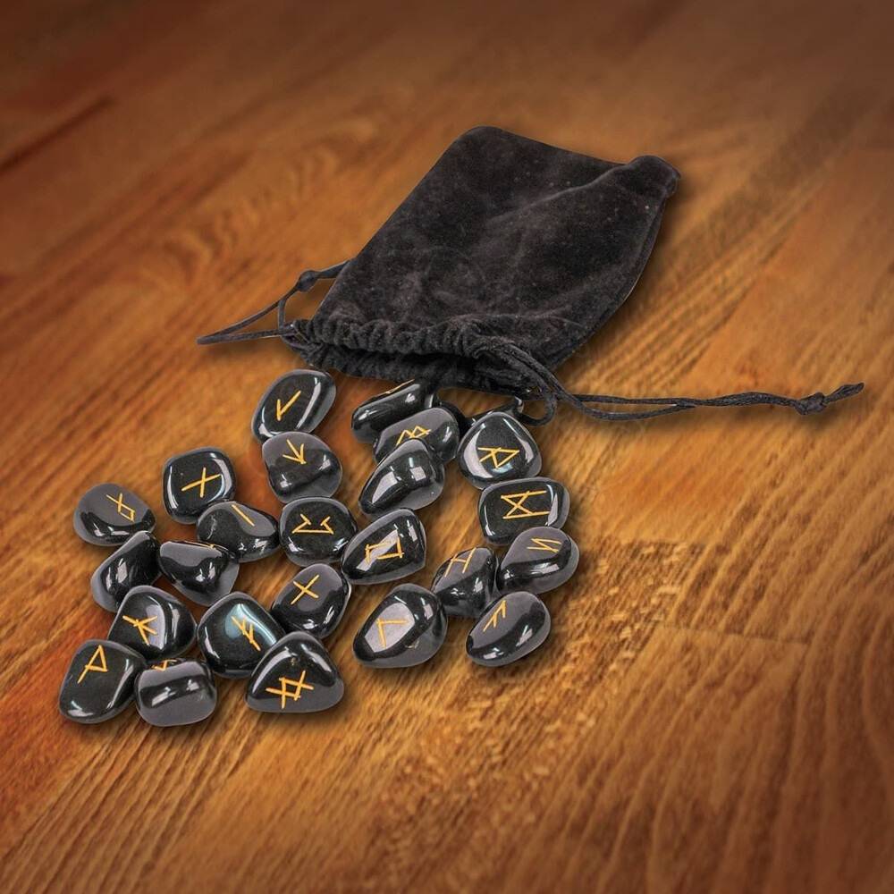 Vikingrunen set, gegraveerd in natuurlijke Obsidiaanstenen