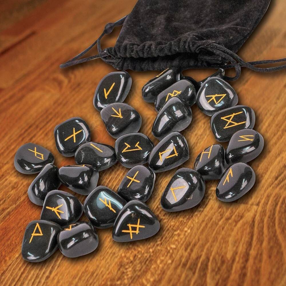 Vikingrunen set, gegraveerd in natuurlijke Obsidiaanstenen