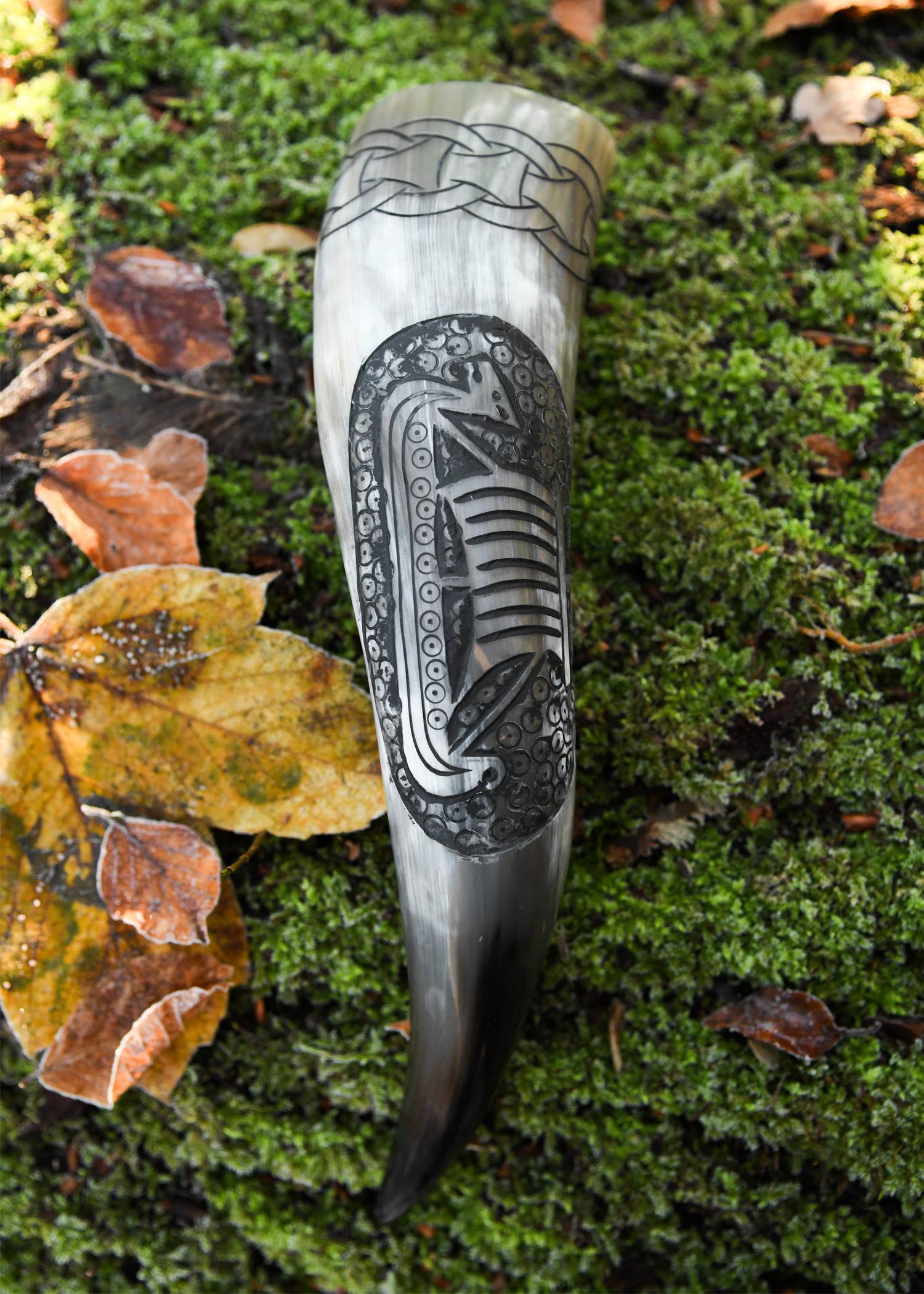 ​Wikinger-Trinkhorn mit Wikingerschiff-Motiv
