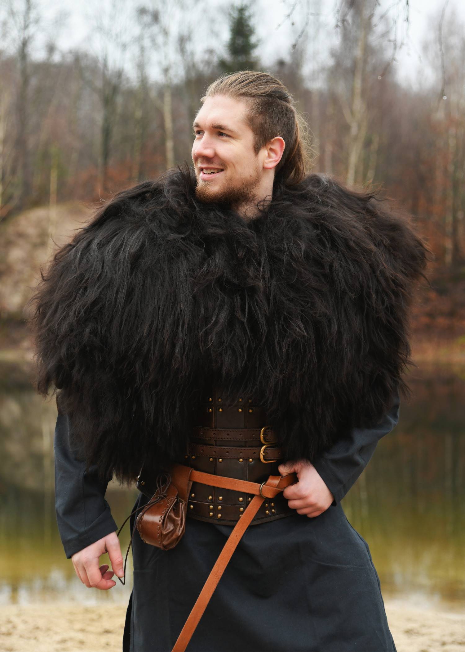​Wikinger Schulterfell, Fellumhang Berserker Schwarz