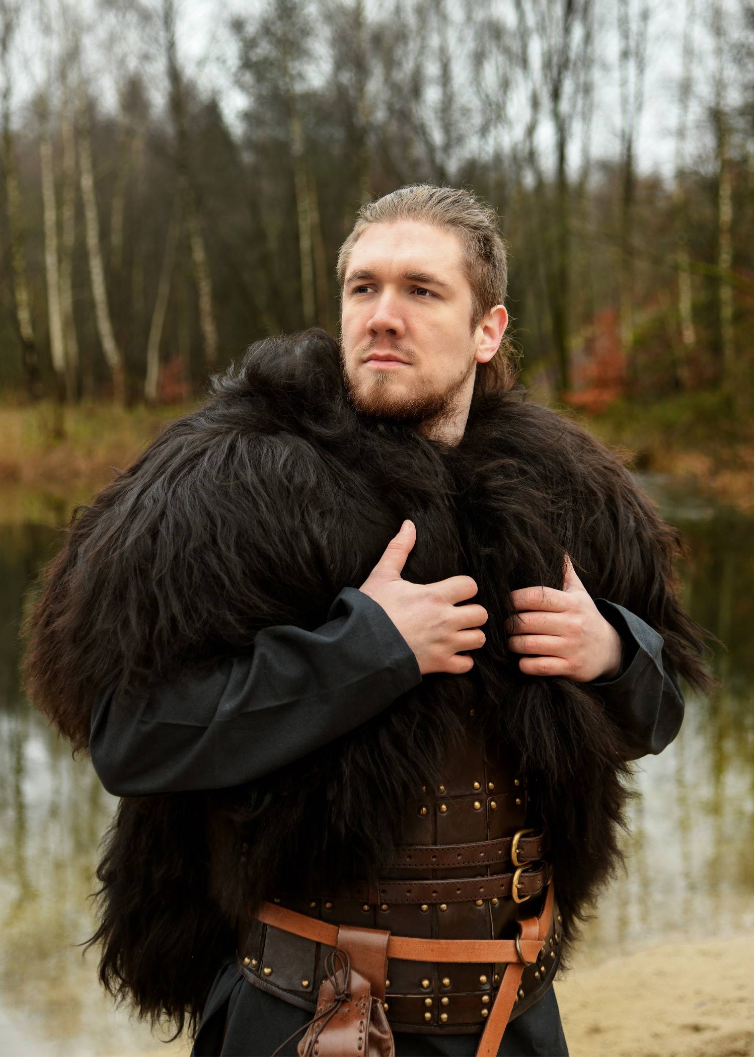 ​Wikinger Schulterfell, Fellumhang Berserker Schwarz