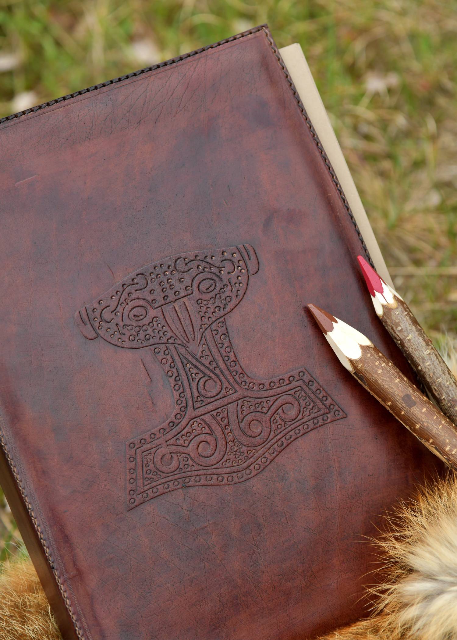 Leren map met de hamer van Thor – Handgemaakte map van echt leer