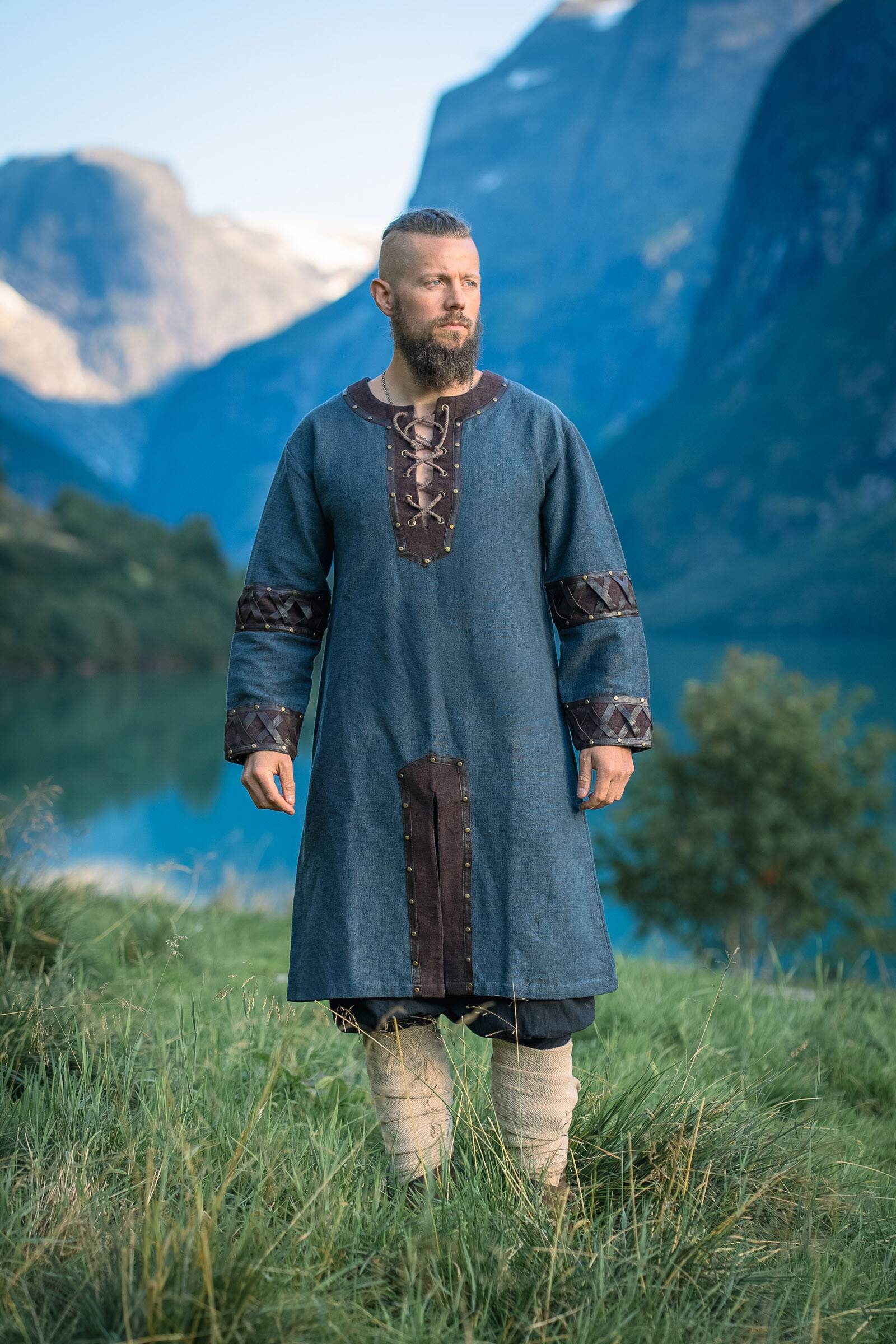 Vikingtuniek voor heren met leren applicaties in Blauw