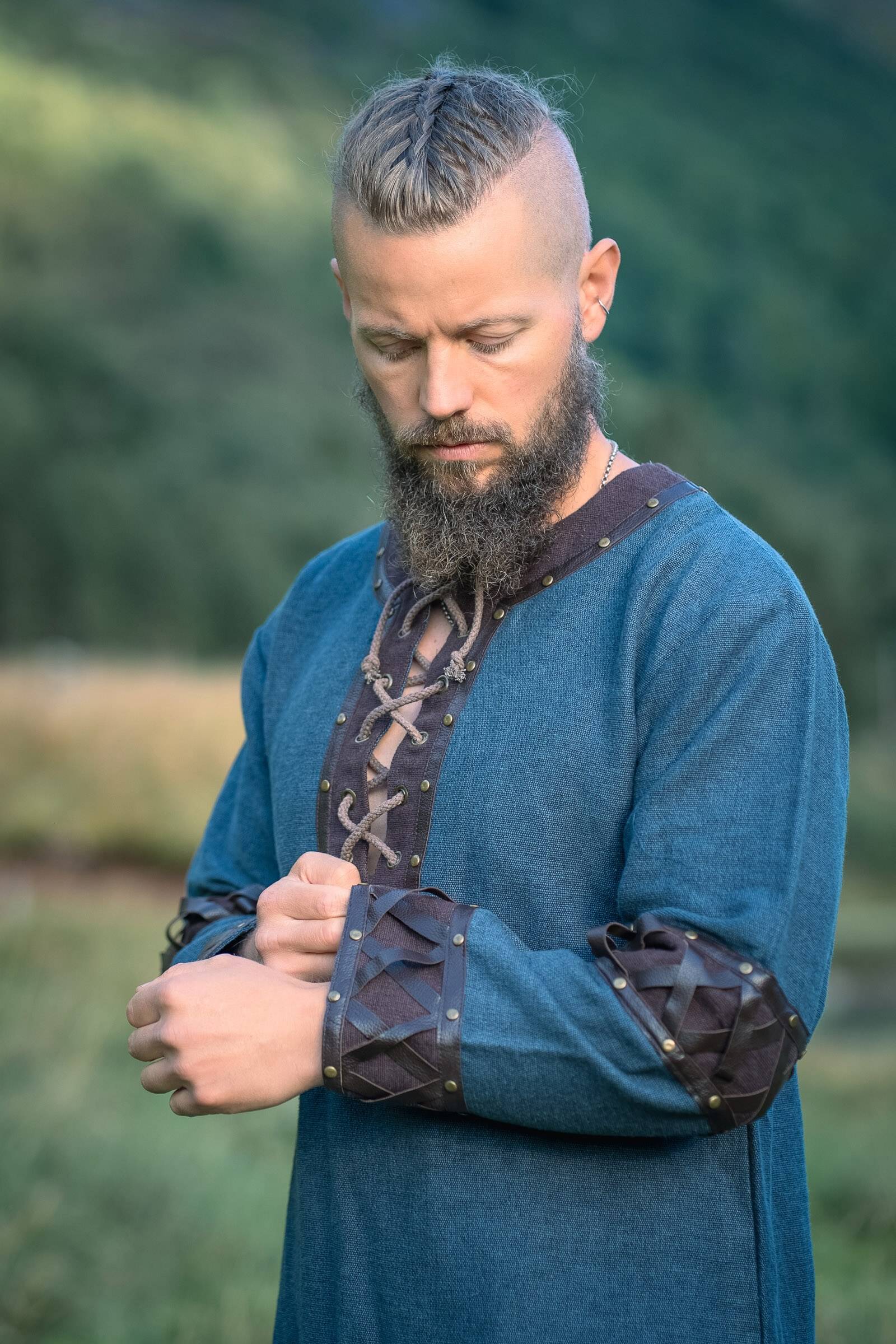 Vikingtuniek voor heren met leren applicaties in Blauw