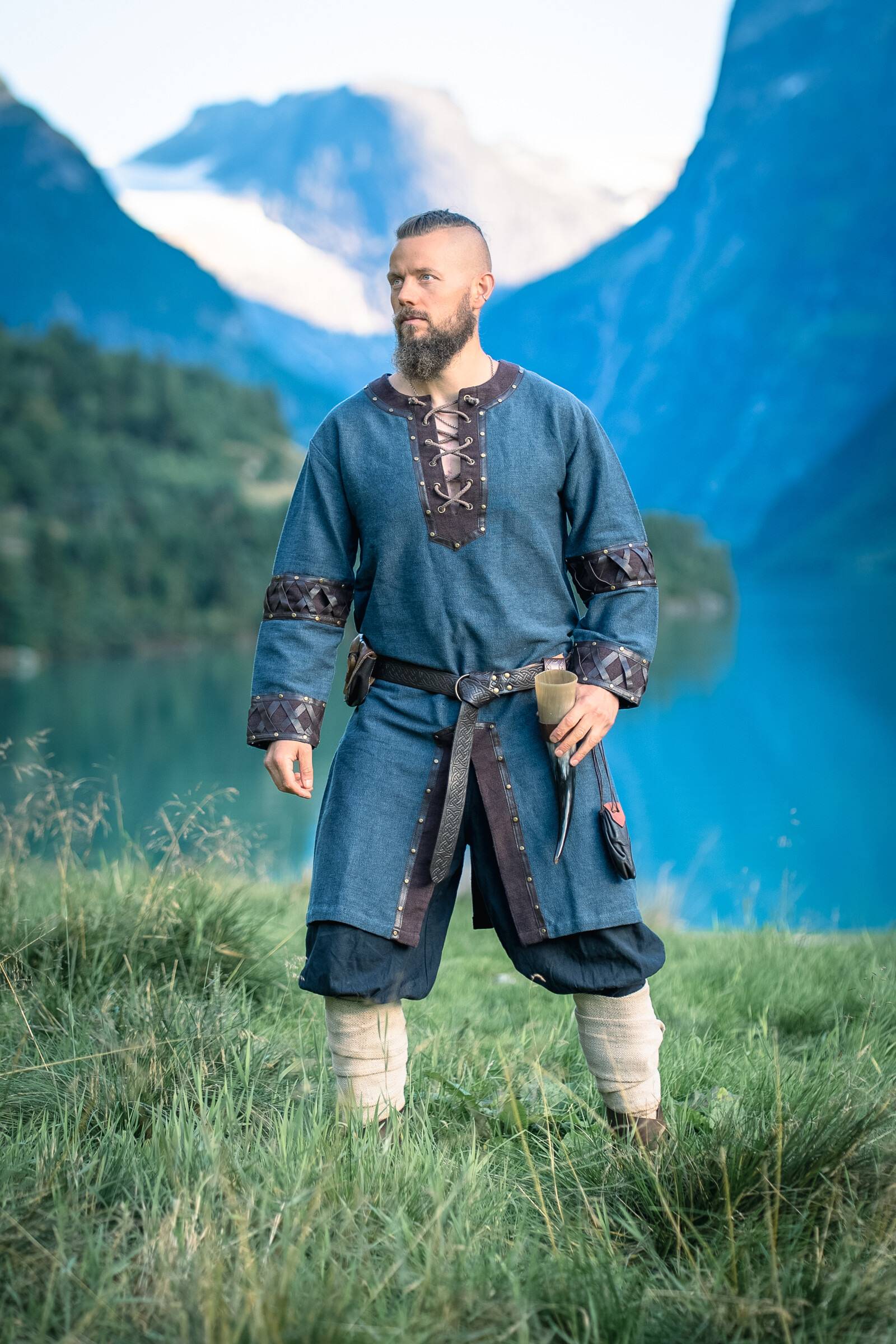 Vikingtuniek voor heren met leren applicaties in Blauw