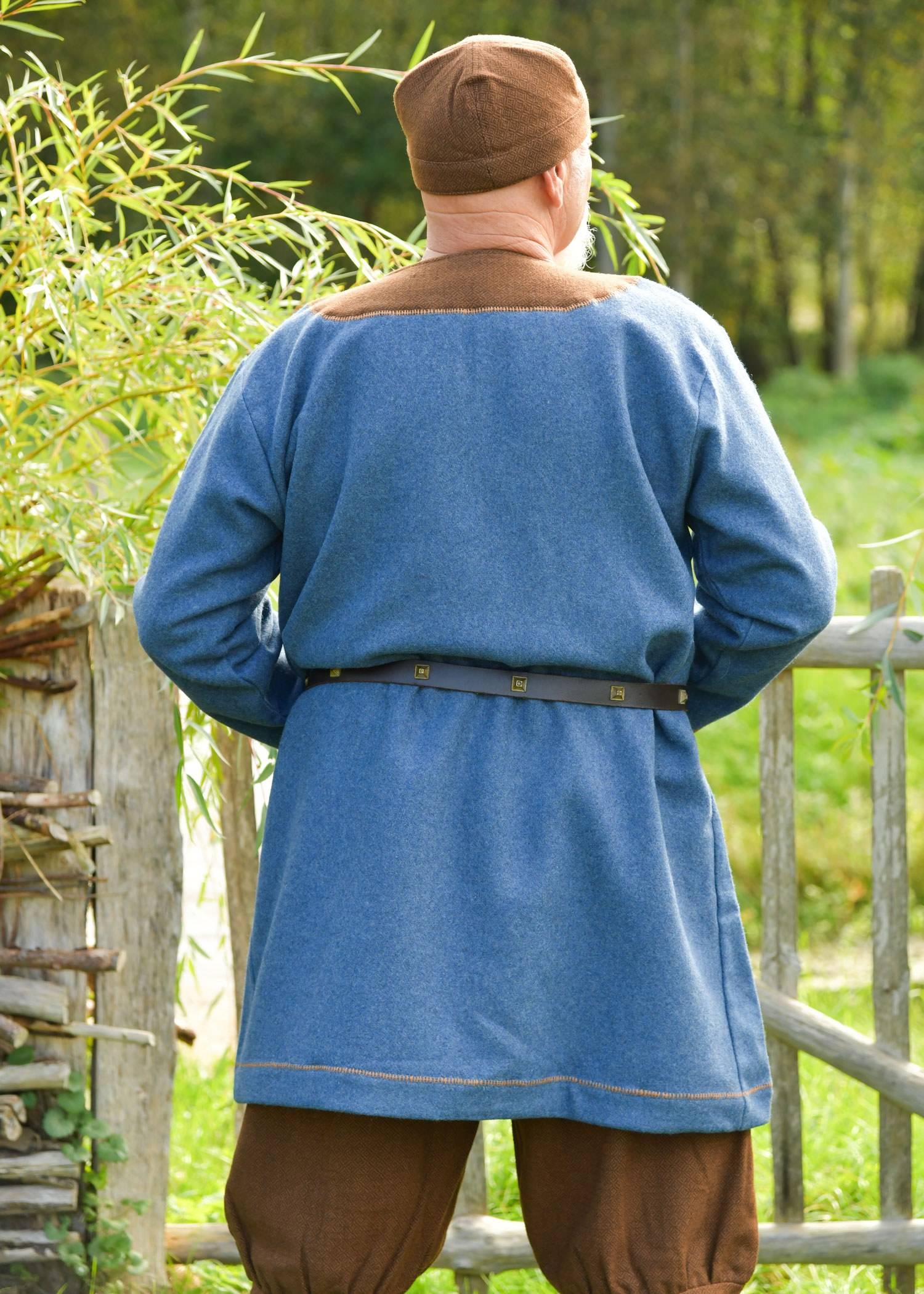 Vikingtuniek Ragnar met Keltisch borduurwerk – Gevilte wolmix, blauw gemêleerd