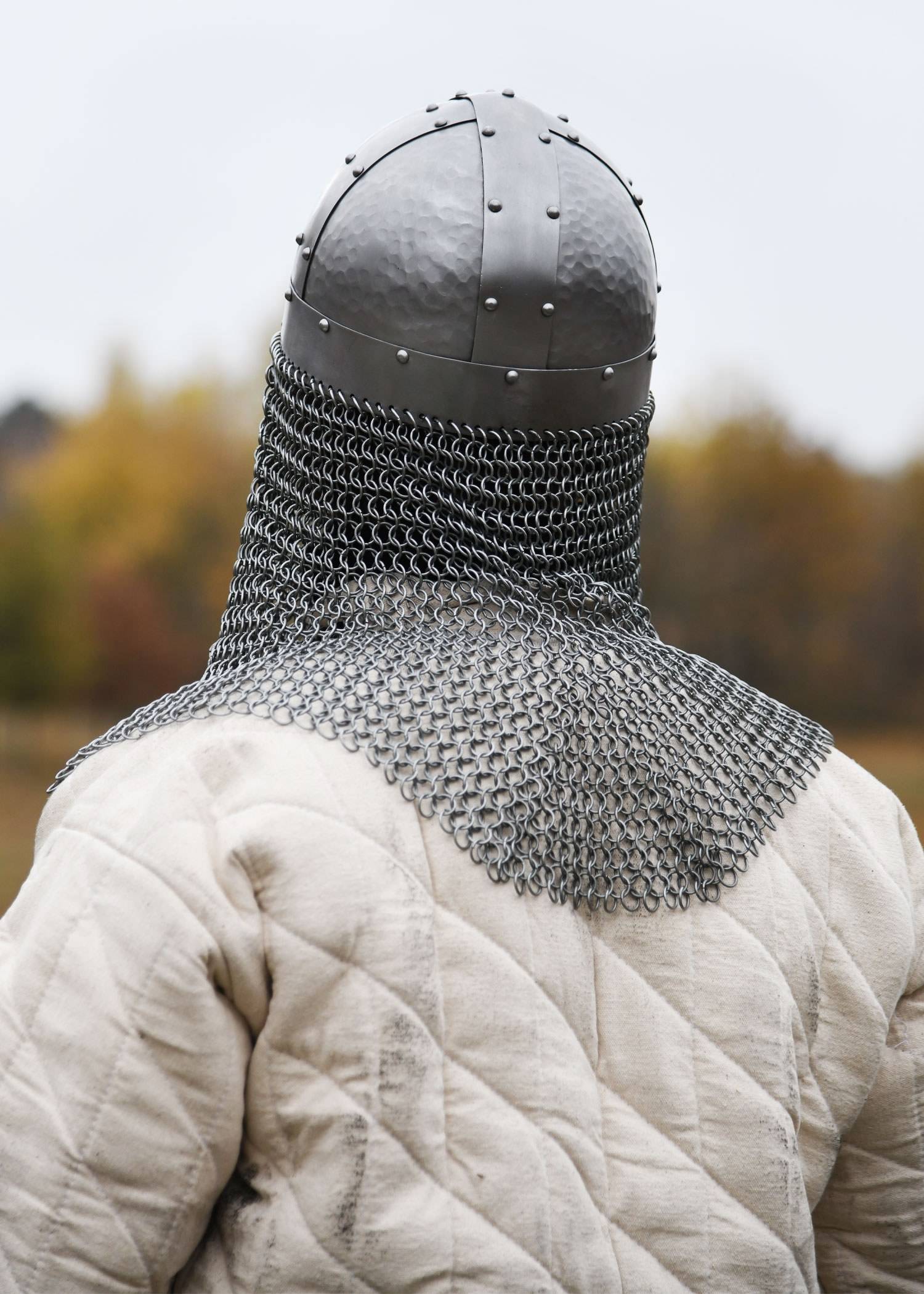 Vendelhelm met maliënkolder, 1,2 mm staal, (ca. 550-800 n.Chr.) en de Vikingtijd