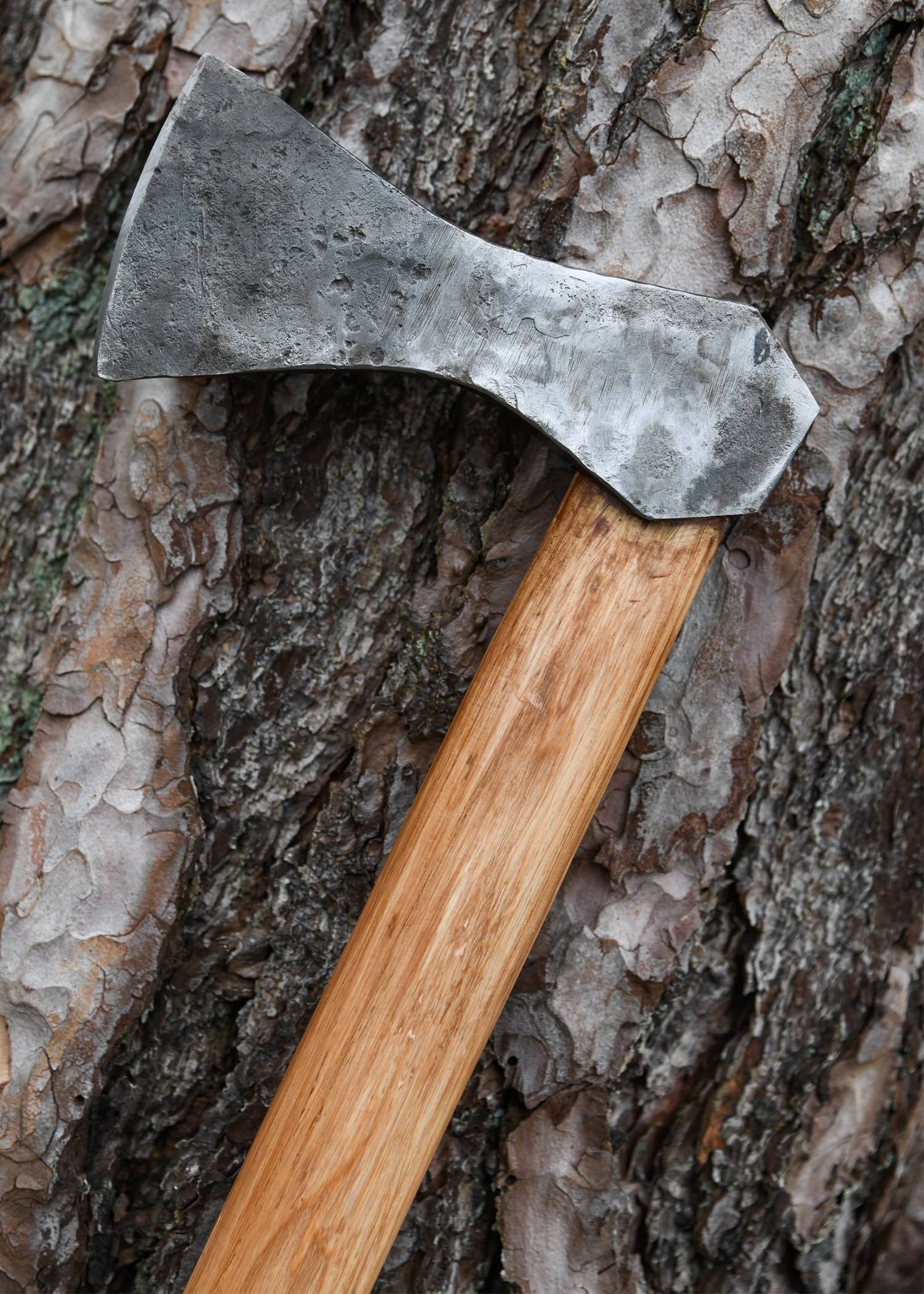 Vikingbijl van staal, handgesmeed, type K.